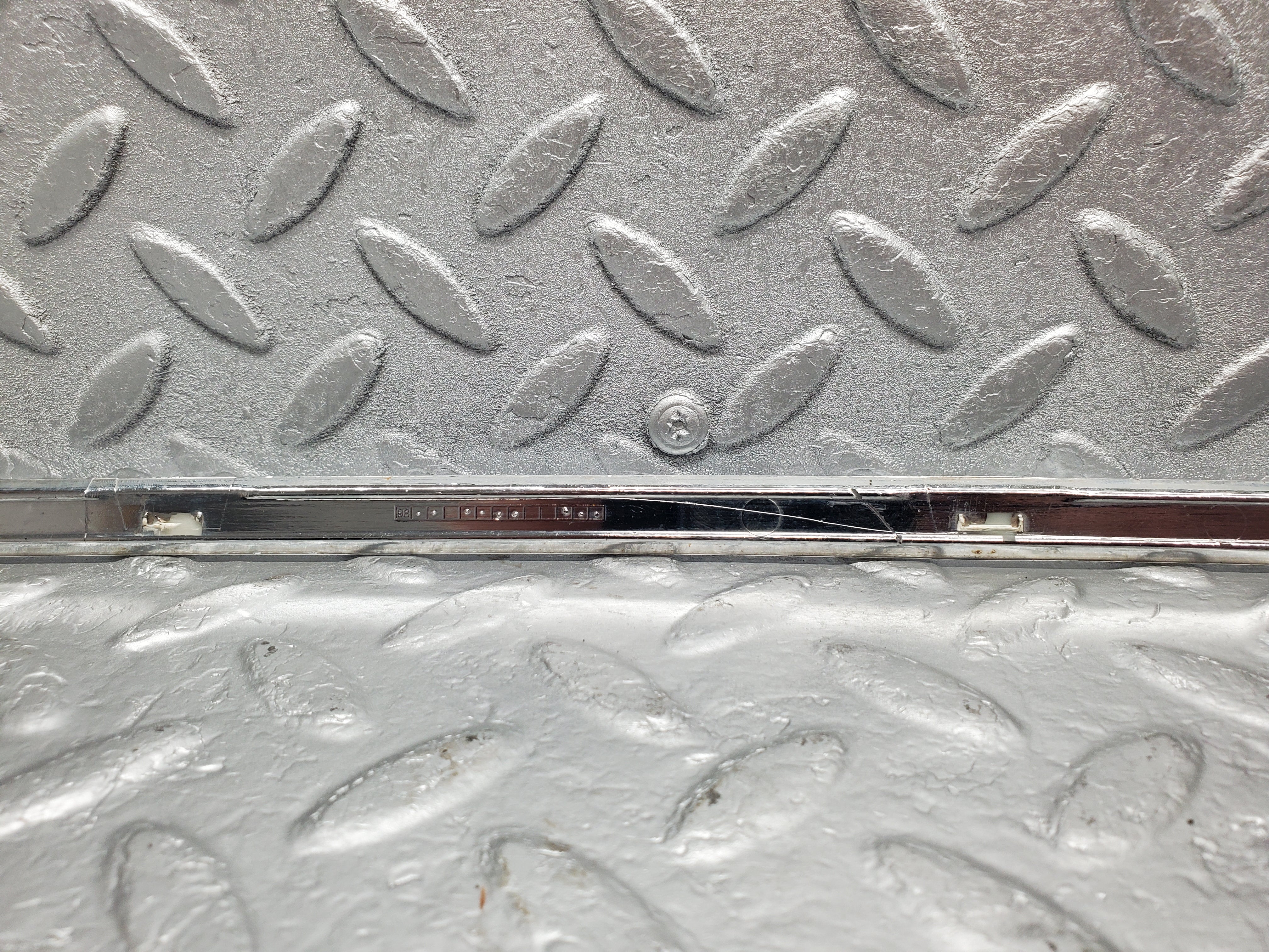 2184 Mercedes-Benz W220 S430 Rear Bumper Centre Chrome Trim 2208850074