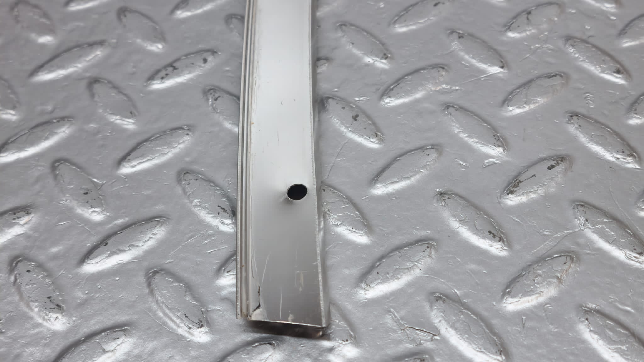 40146 Mercedes-Benz R107 350SL Hardtop B Pillar Chrome Trim Right Side