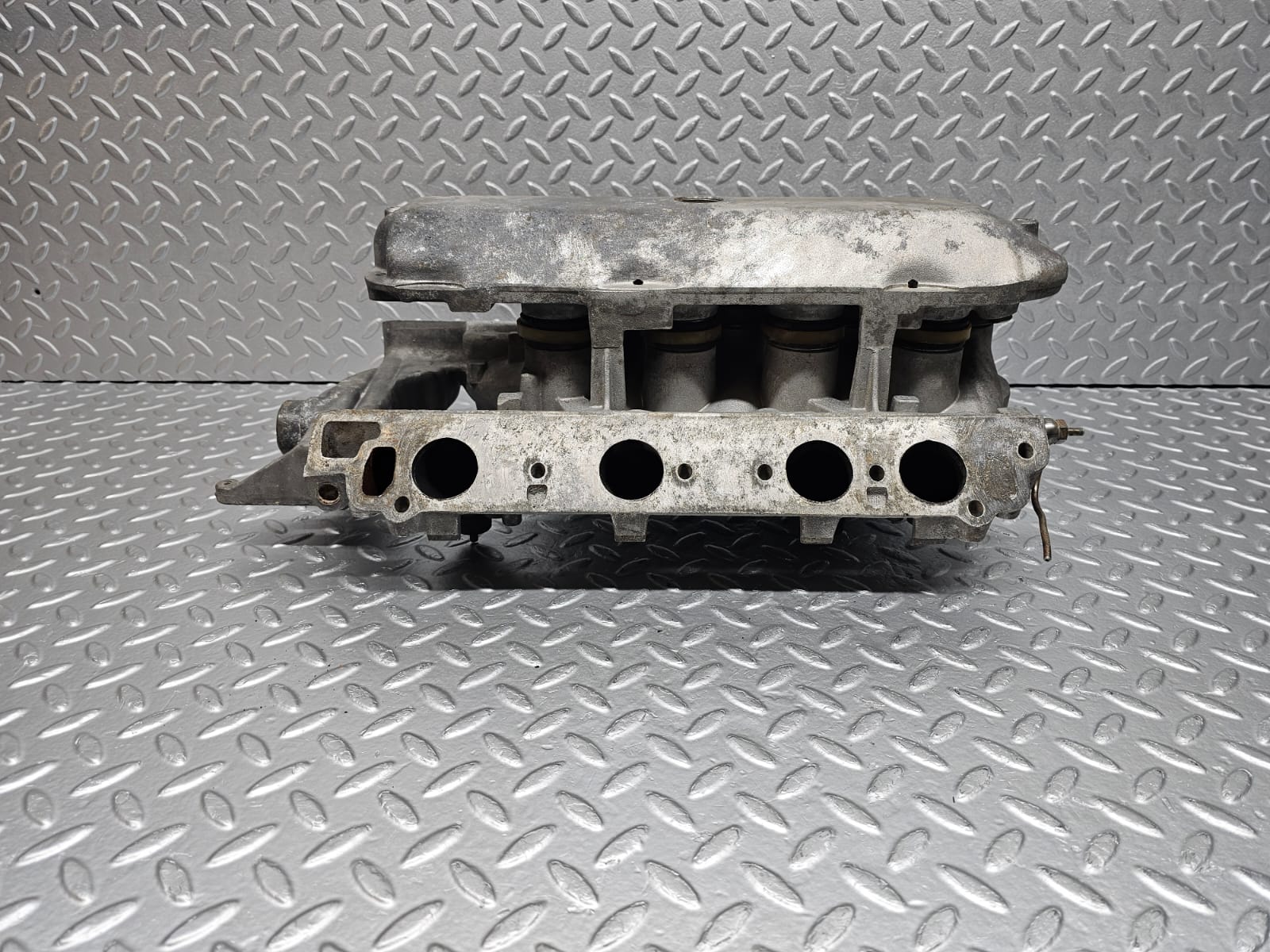 22821 Mercedes-Benz C107 450SLC Coupe Intake Manifold 1171412101