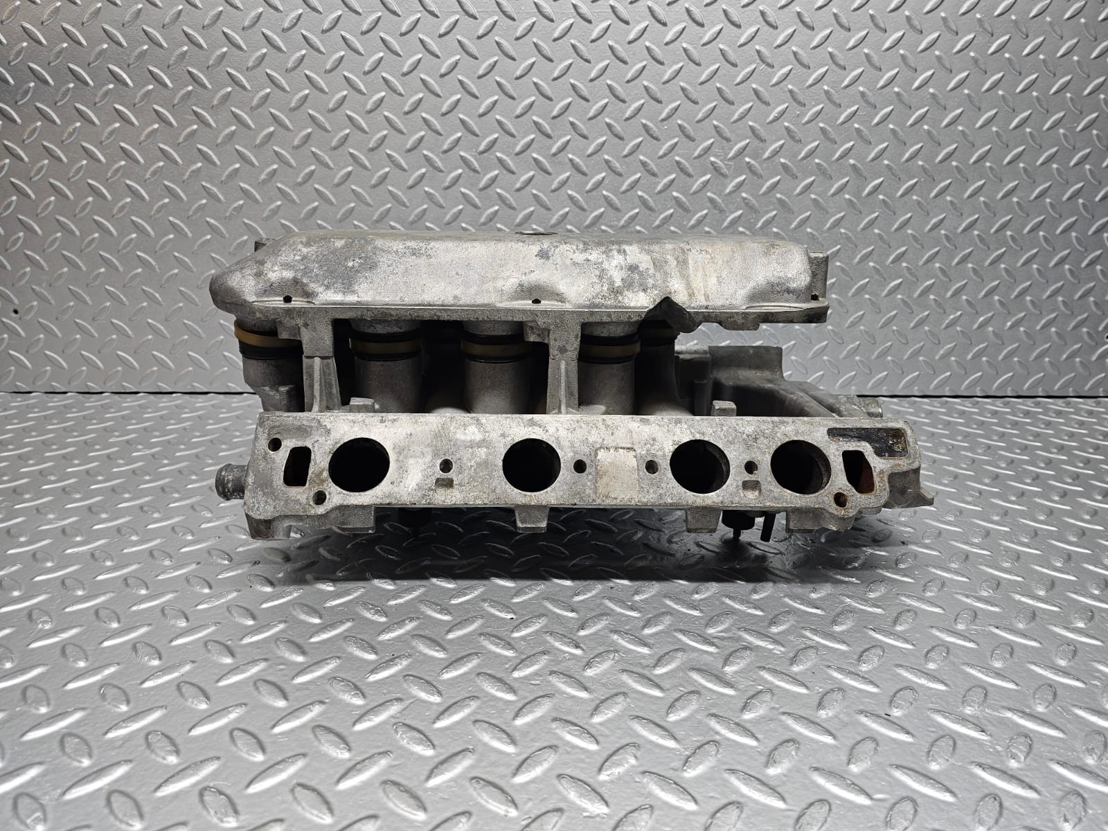 22821 Mercedes-Benz C107 450SLC Coupe Intake Manifold 1171412101