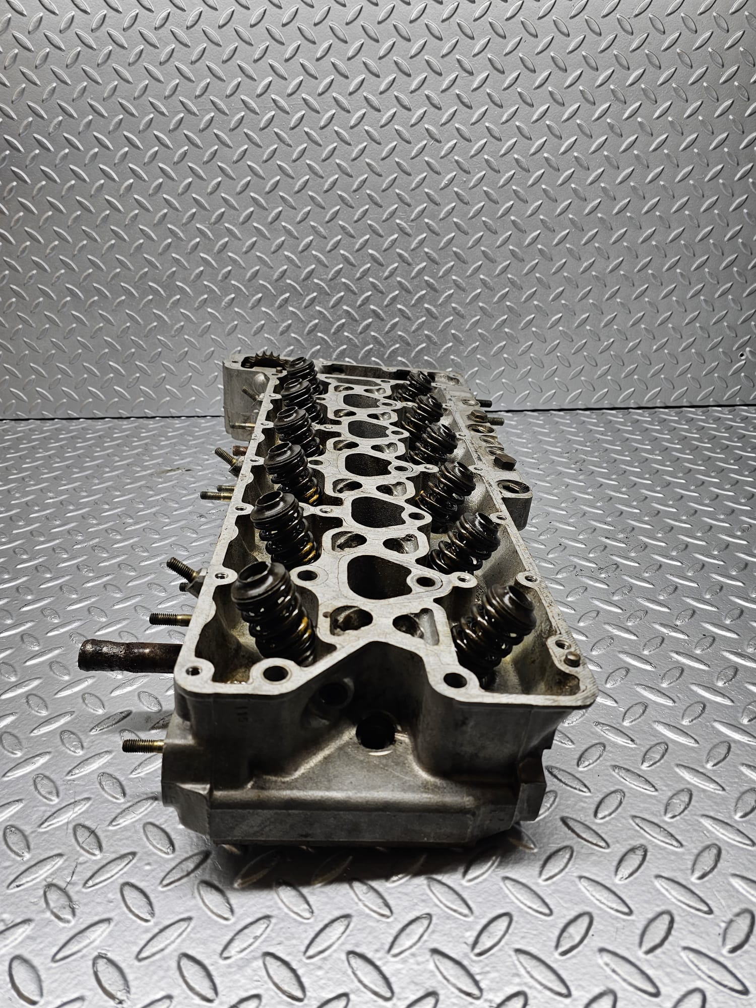 23676 Mercedes-Benz W114 280E Cylinder Head 1100161901