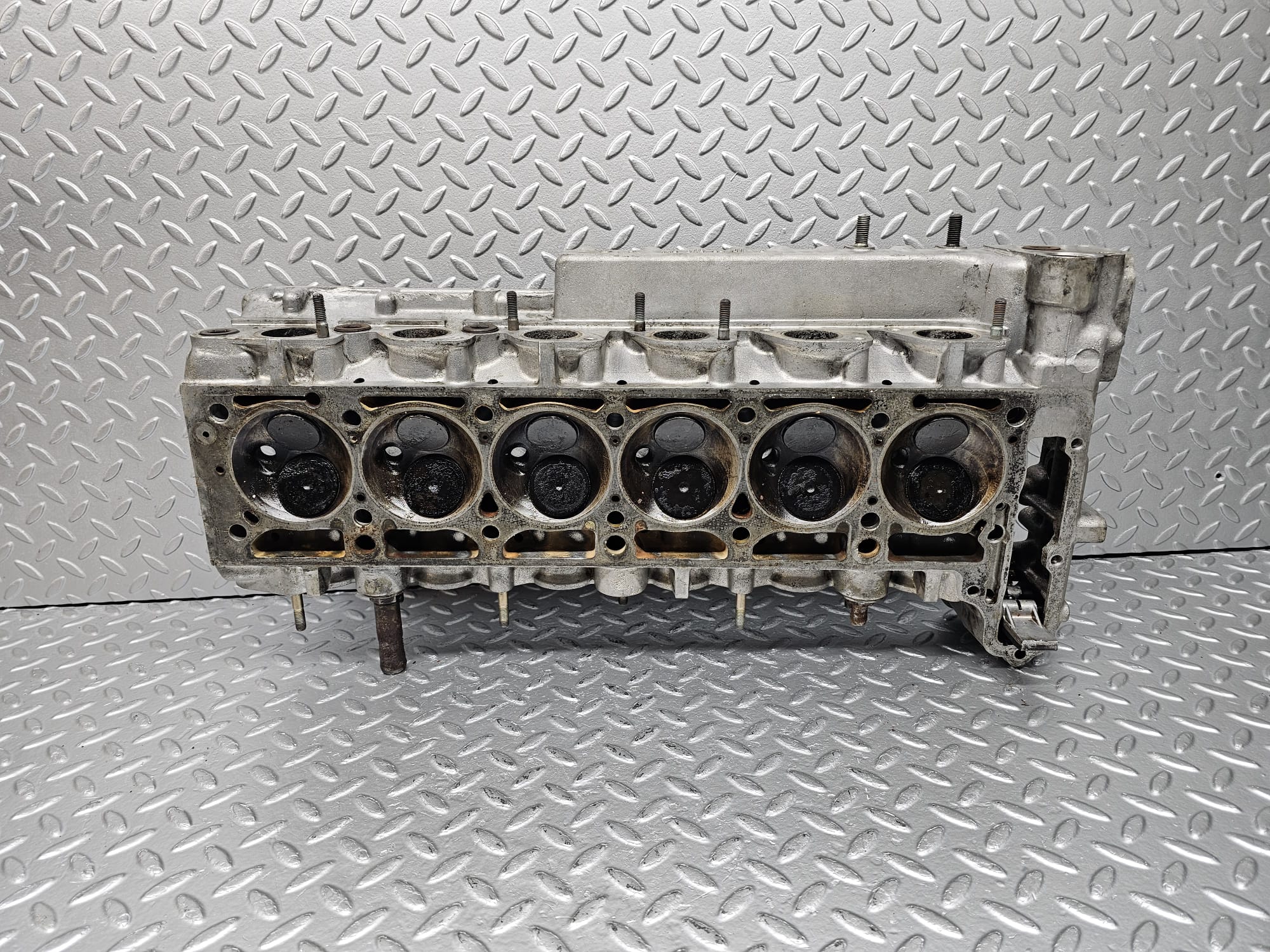 23676 Mercedes-Benz W114 280E Cylinder Head 1100161901