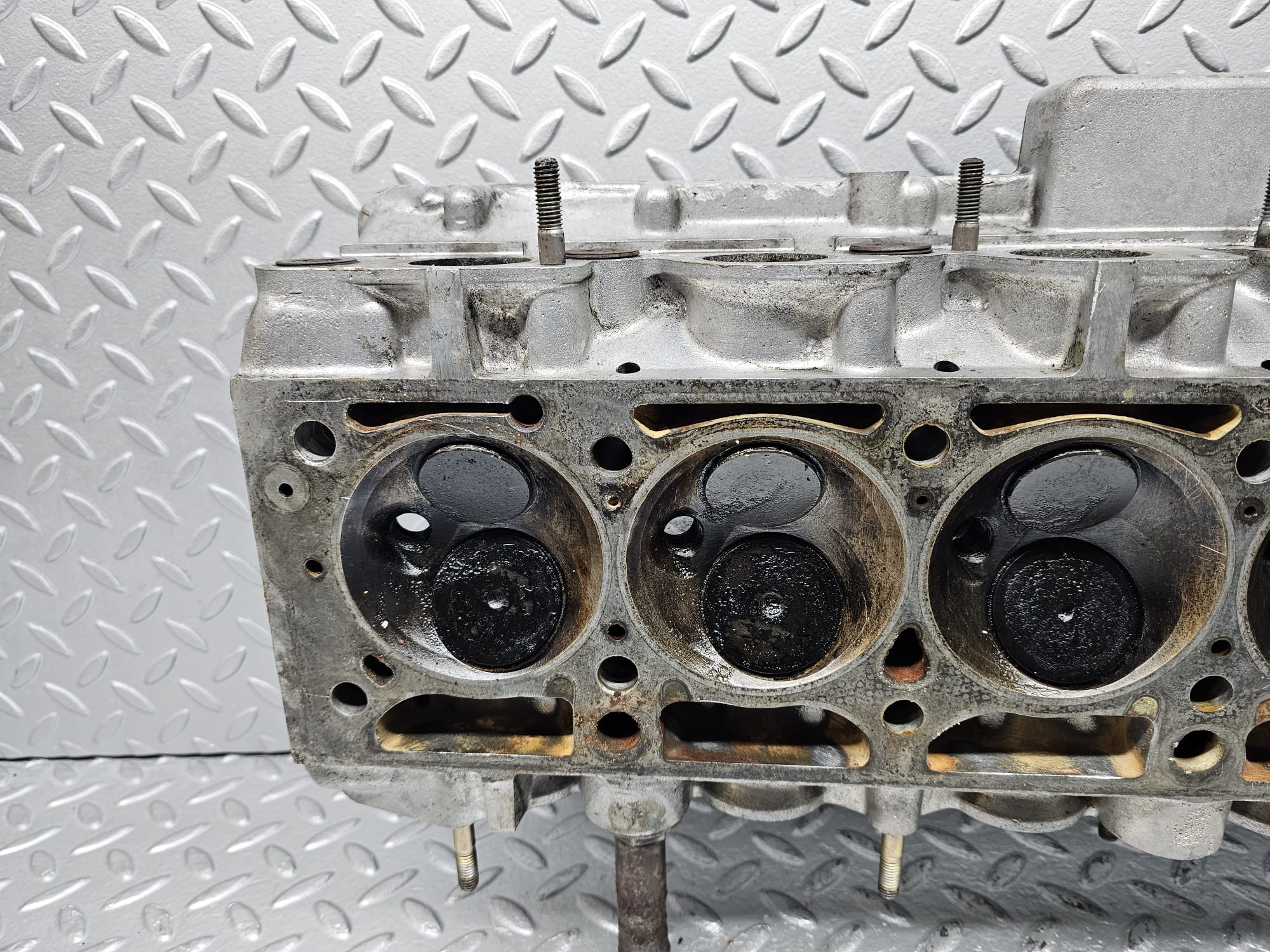 23676 Mercedes-Benz W114 280E Cylinder Head 1100161901