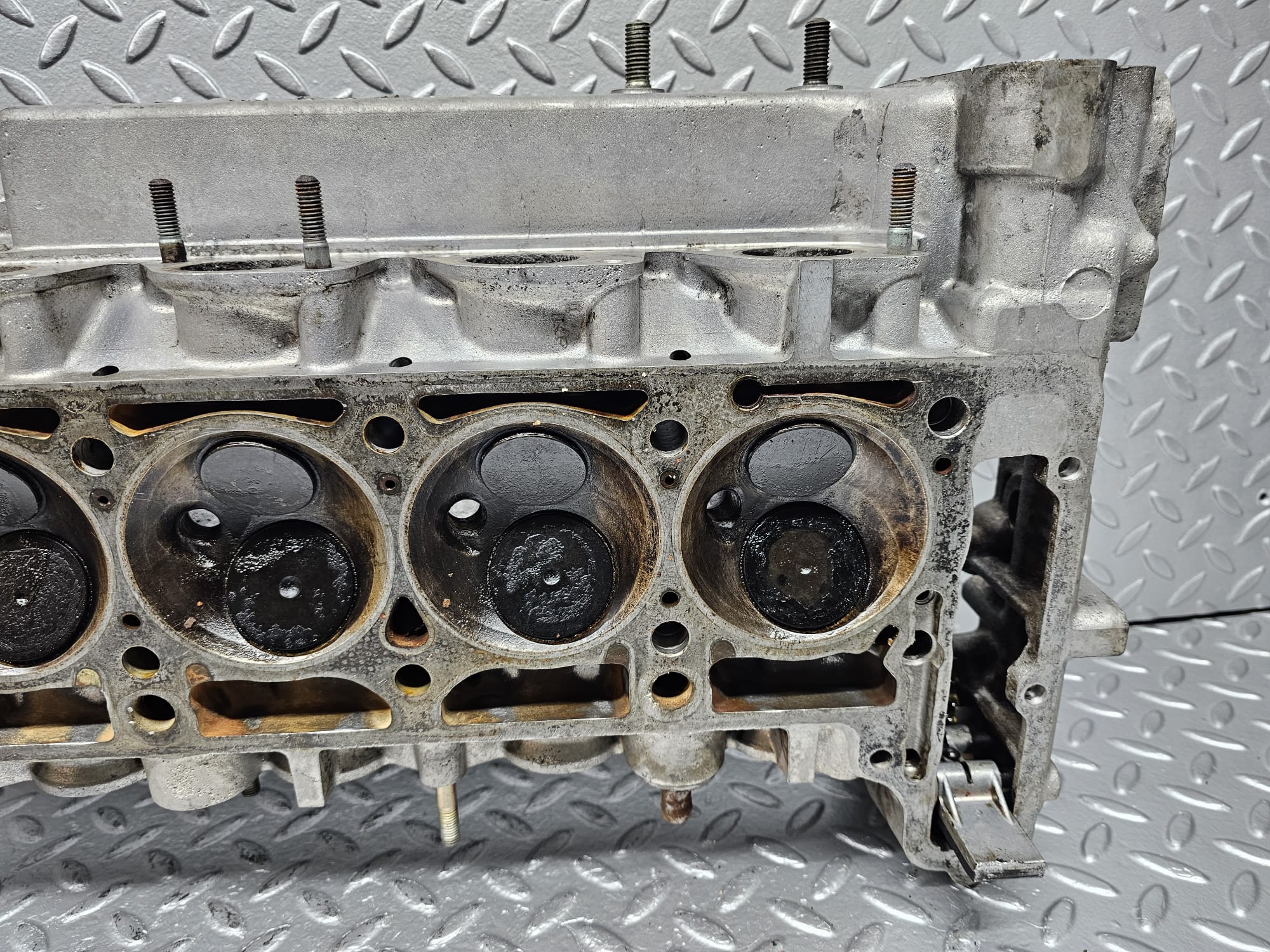 23676 Mercedes-Benz W114 280E Cylinder Head 1100161901