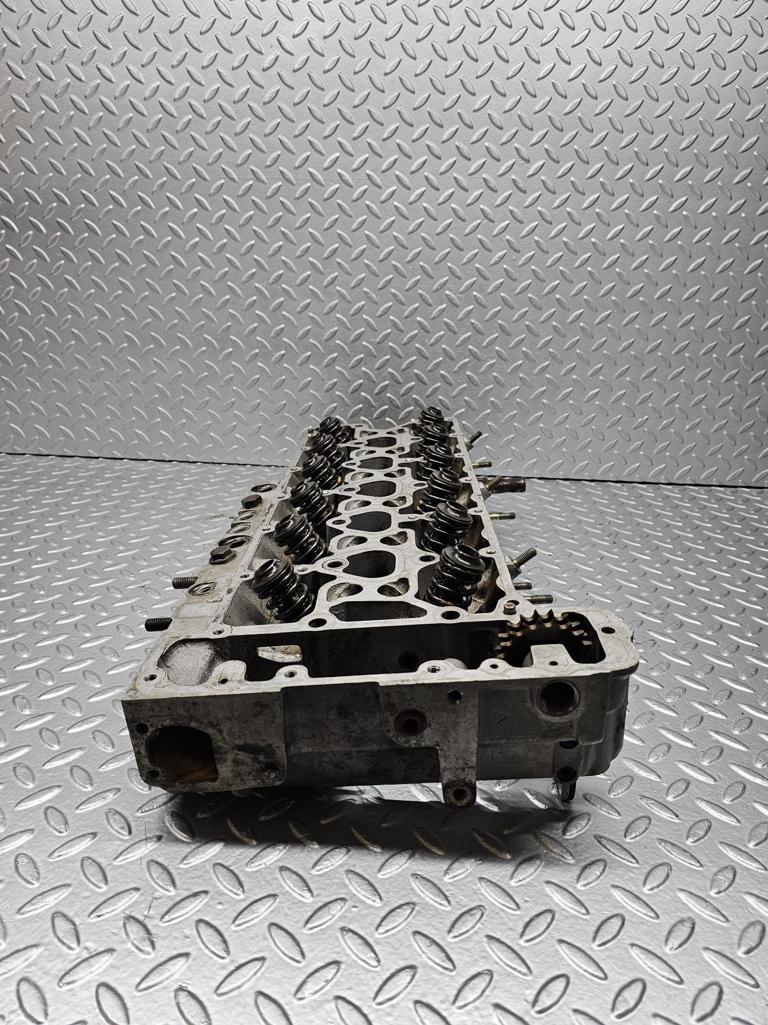 23676 Mercedes-Benz W114 280E Cylinder Head 1100161901