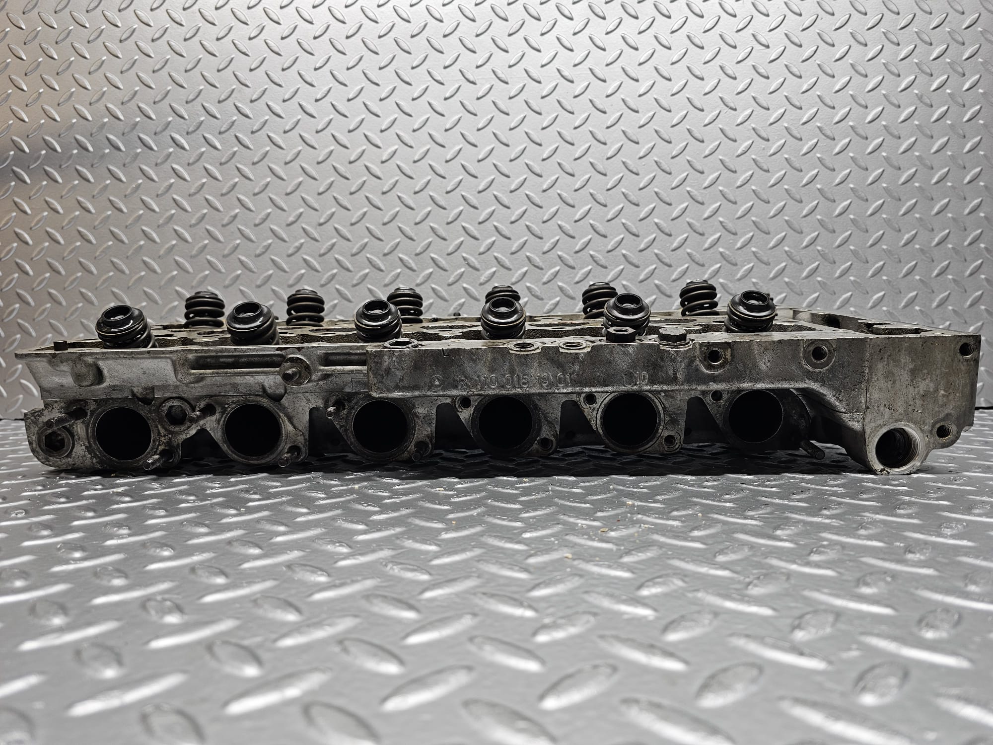 24127 Mercedes-Benz W123 280E Cylinder Head 1100161901