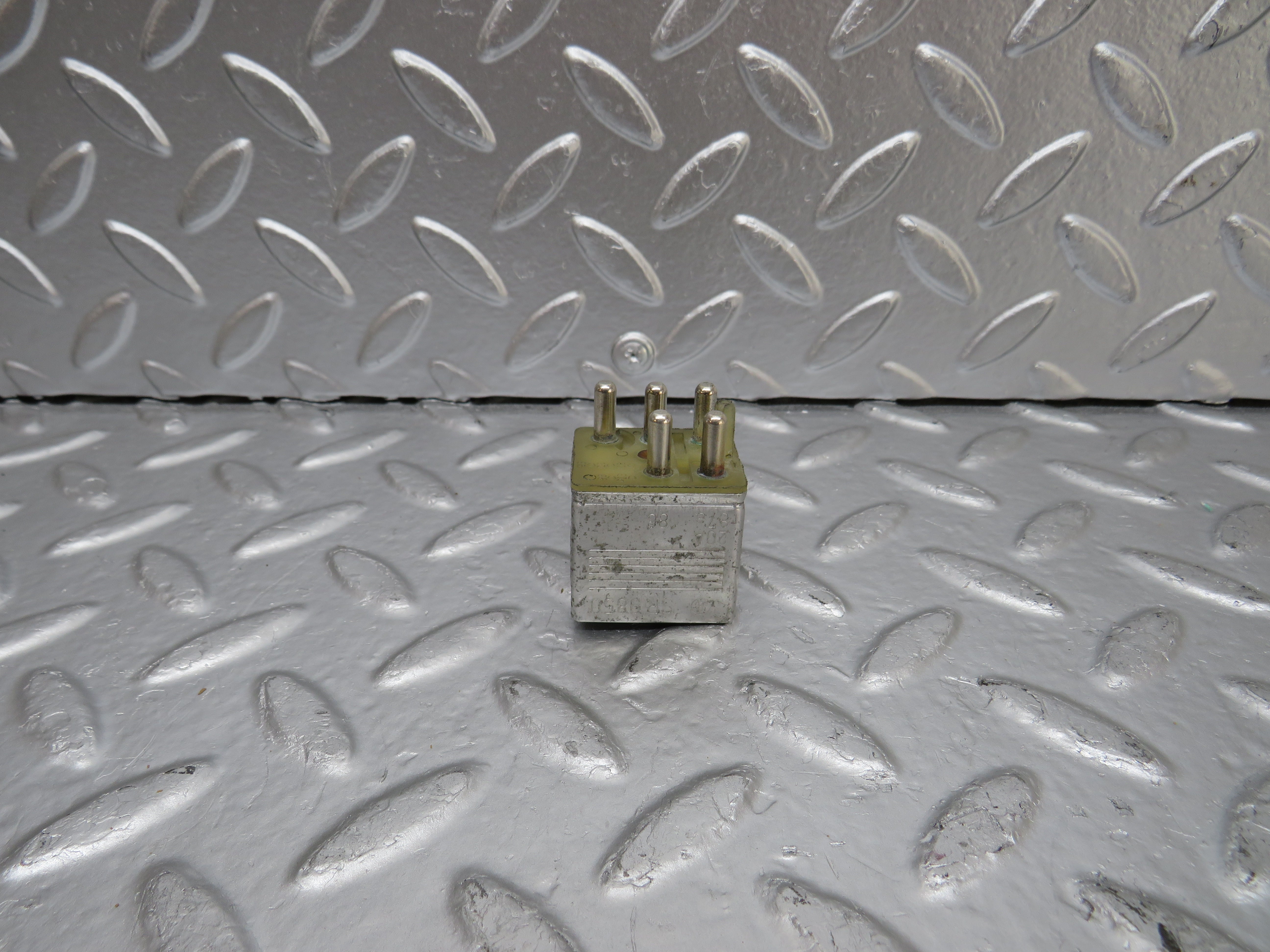 25517 Mercedes-Benz W123 200 Multi Purpose Relay 0015420219