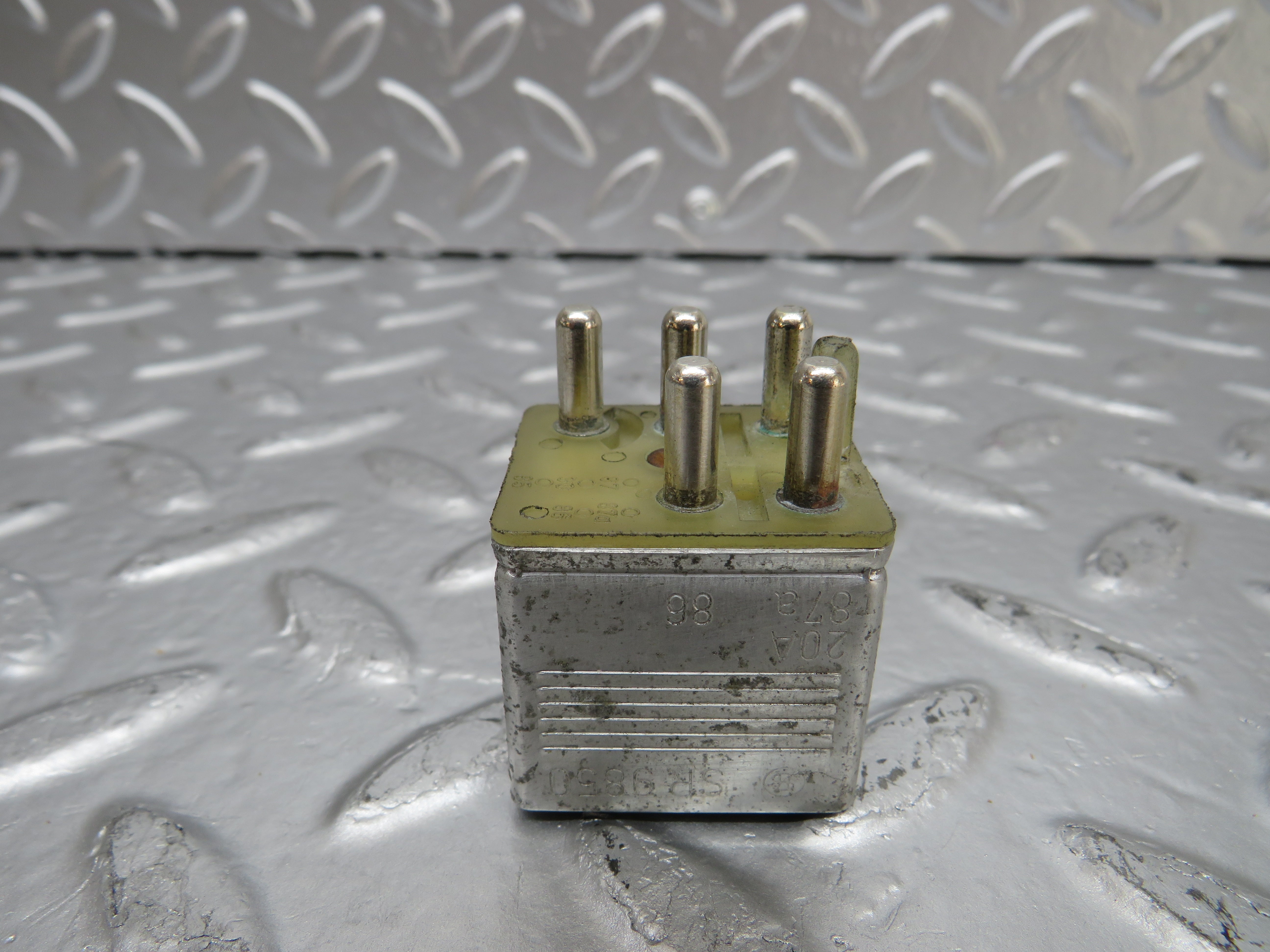 25517 Mercedes-Benz W123 200 Multi Purpose Relay 0015420219