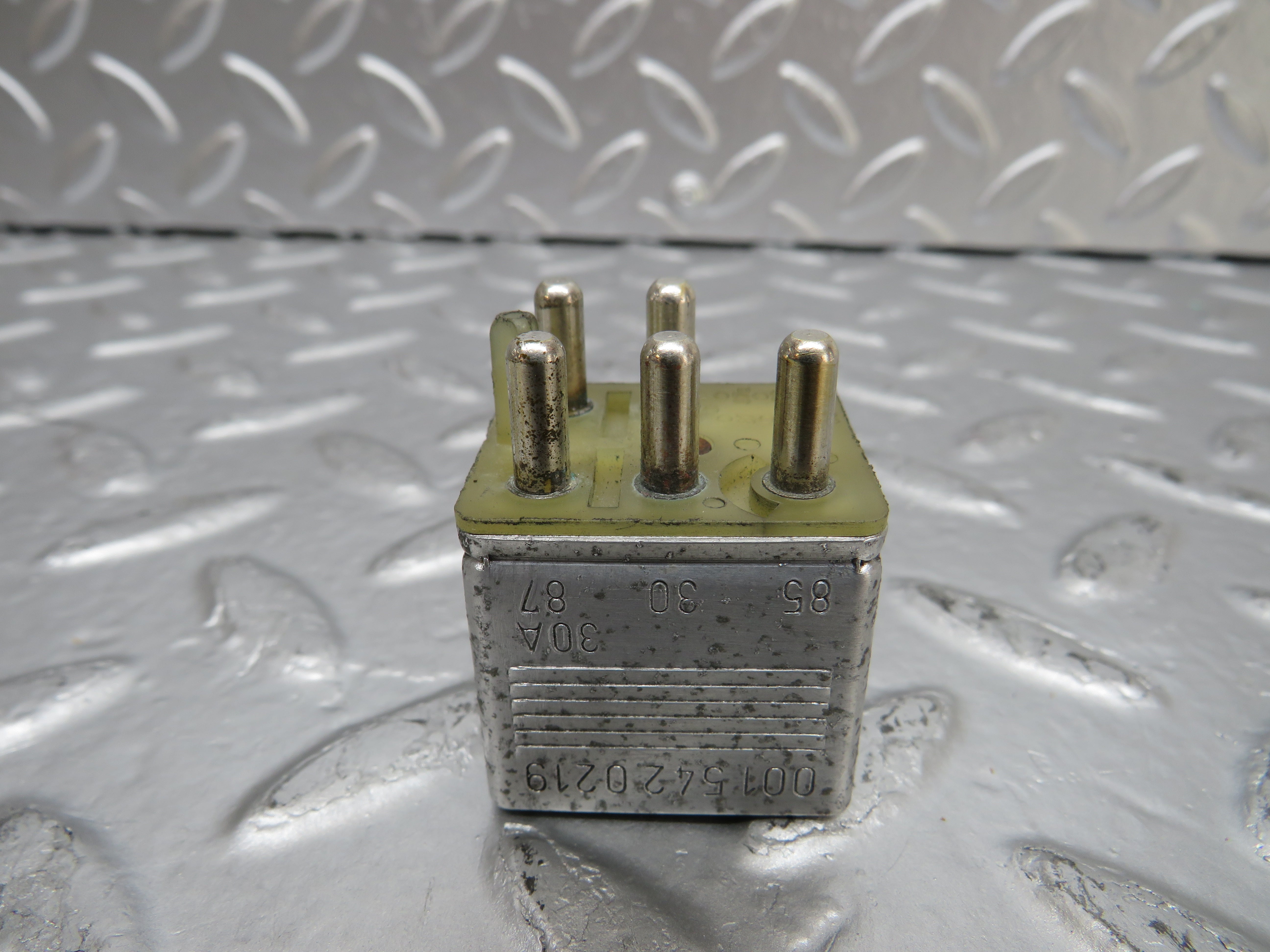 25517 Mercedes-Benz W123 200 Multi Purpose Relay 0015420219