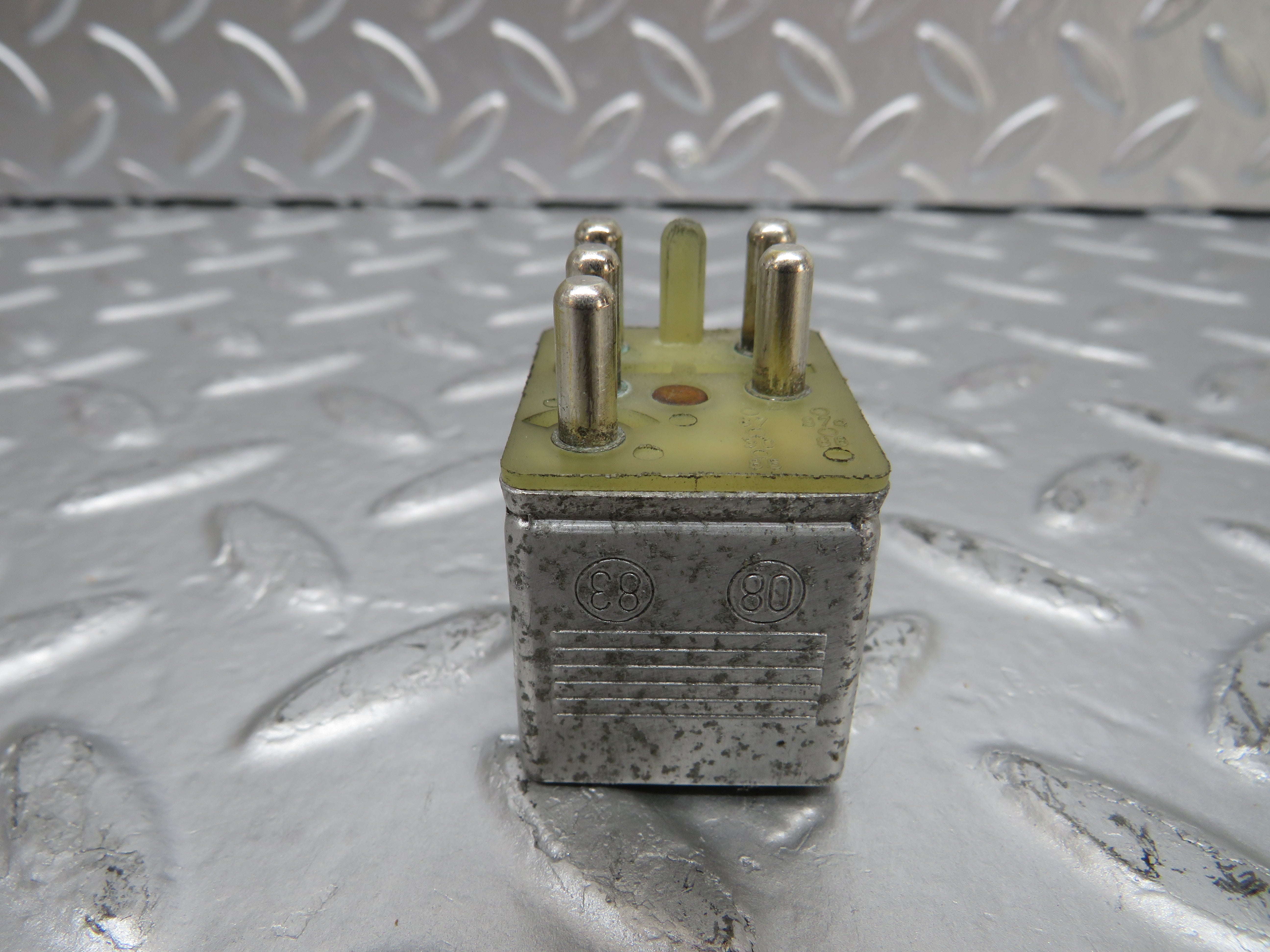 25517 Mercedes-Benz W123 200 Multi Purpose Relay 0015420219