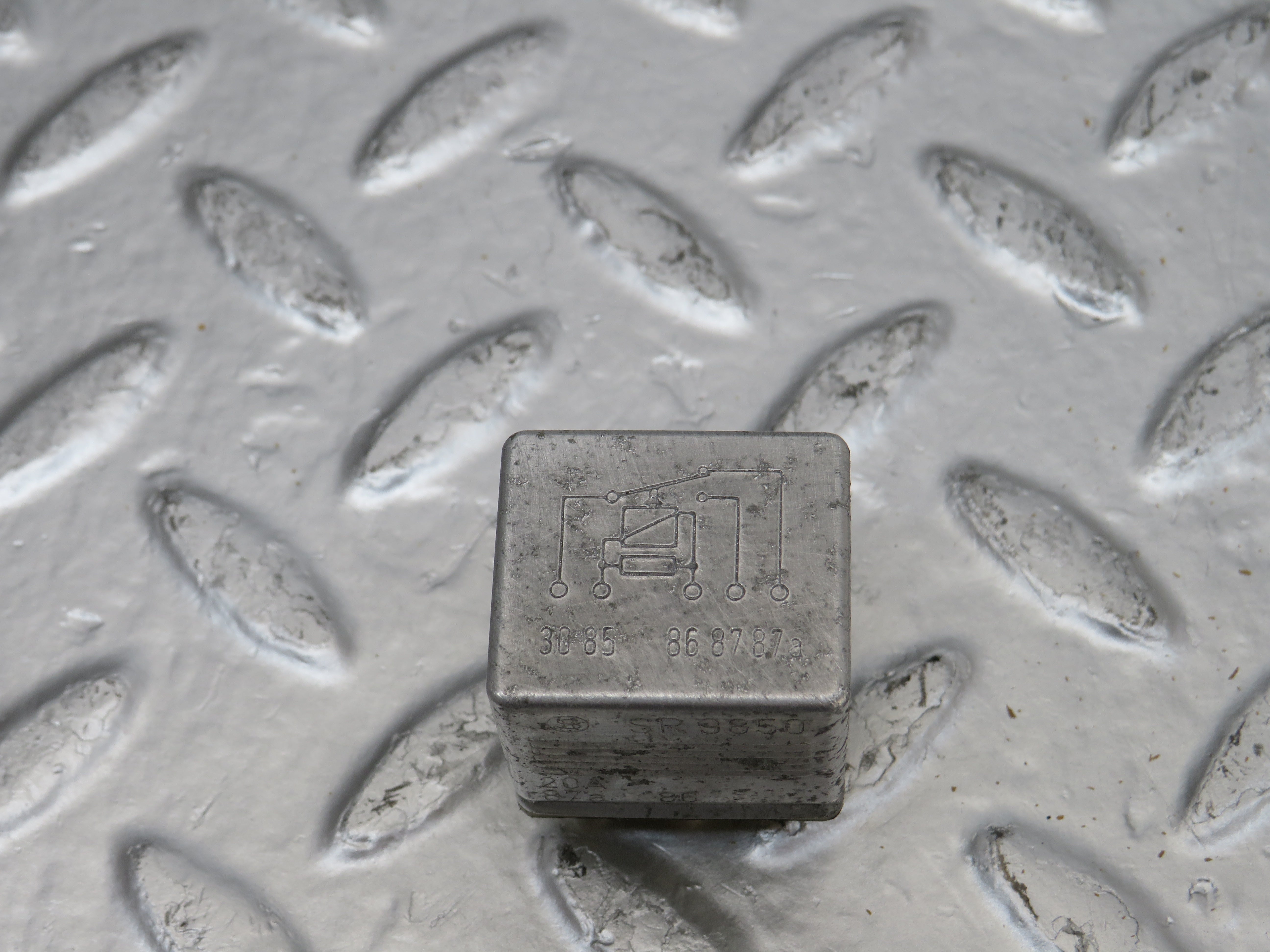 25517 Mercedes-Benz W123 200 Multi Purpose Relay 0015420219