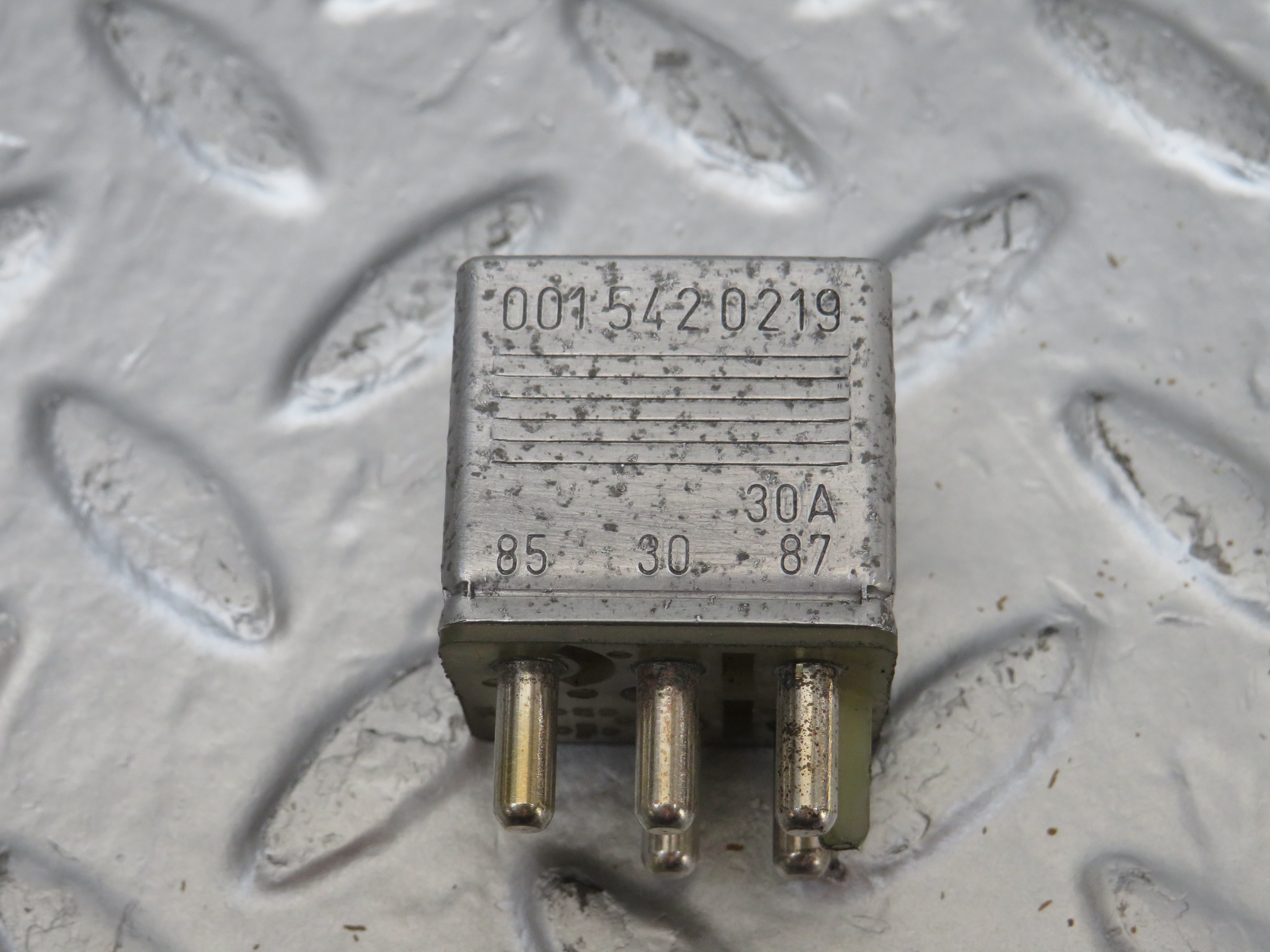 25517 Mercedes-Benz W123 200 Multi Purpose Relay 0015420219