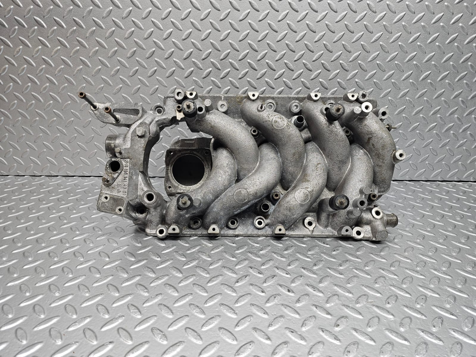 2573 Mercedes-Benz W116 350SE Air Intake Manifold Throttle 1161414301