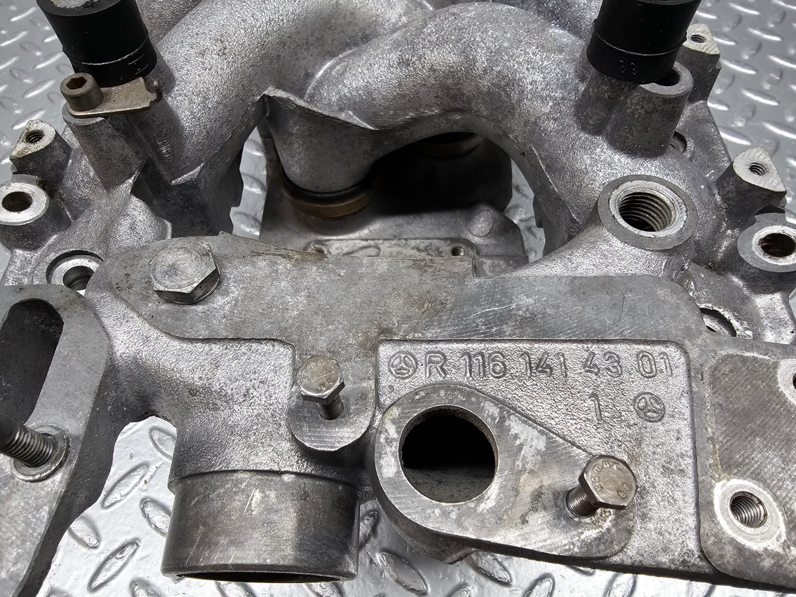 2573 Mercedes-Benz W116 350SE Air Intake Manifold Throttle 1161414301