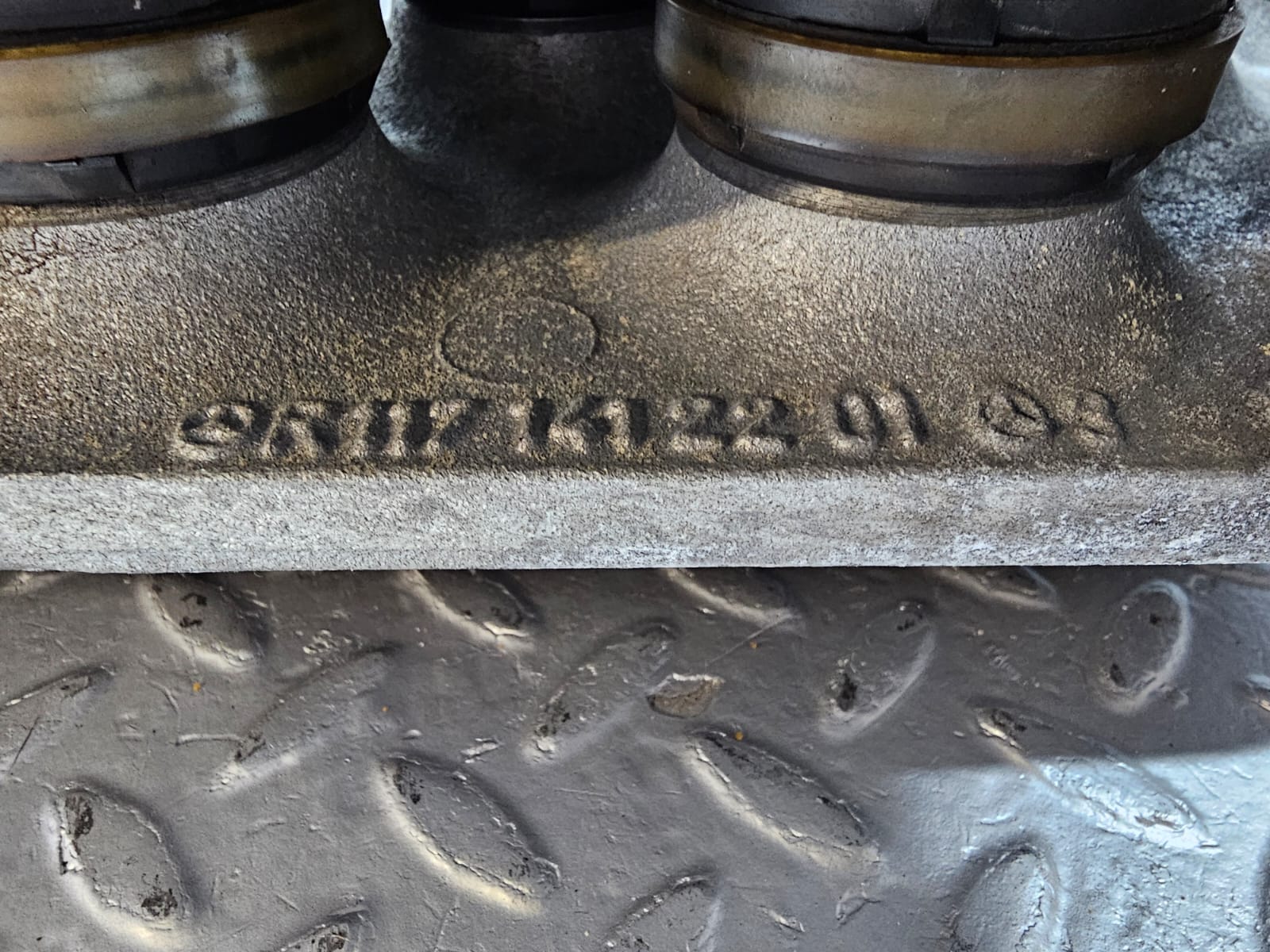 2573 Mercedes-Benz W116 350SE Air Intake Manifold Throttle 1161414301