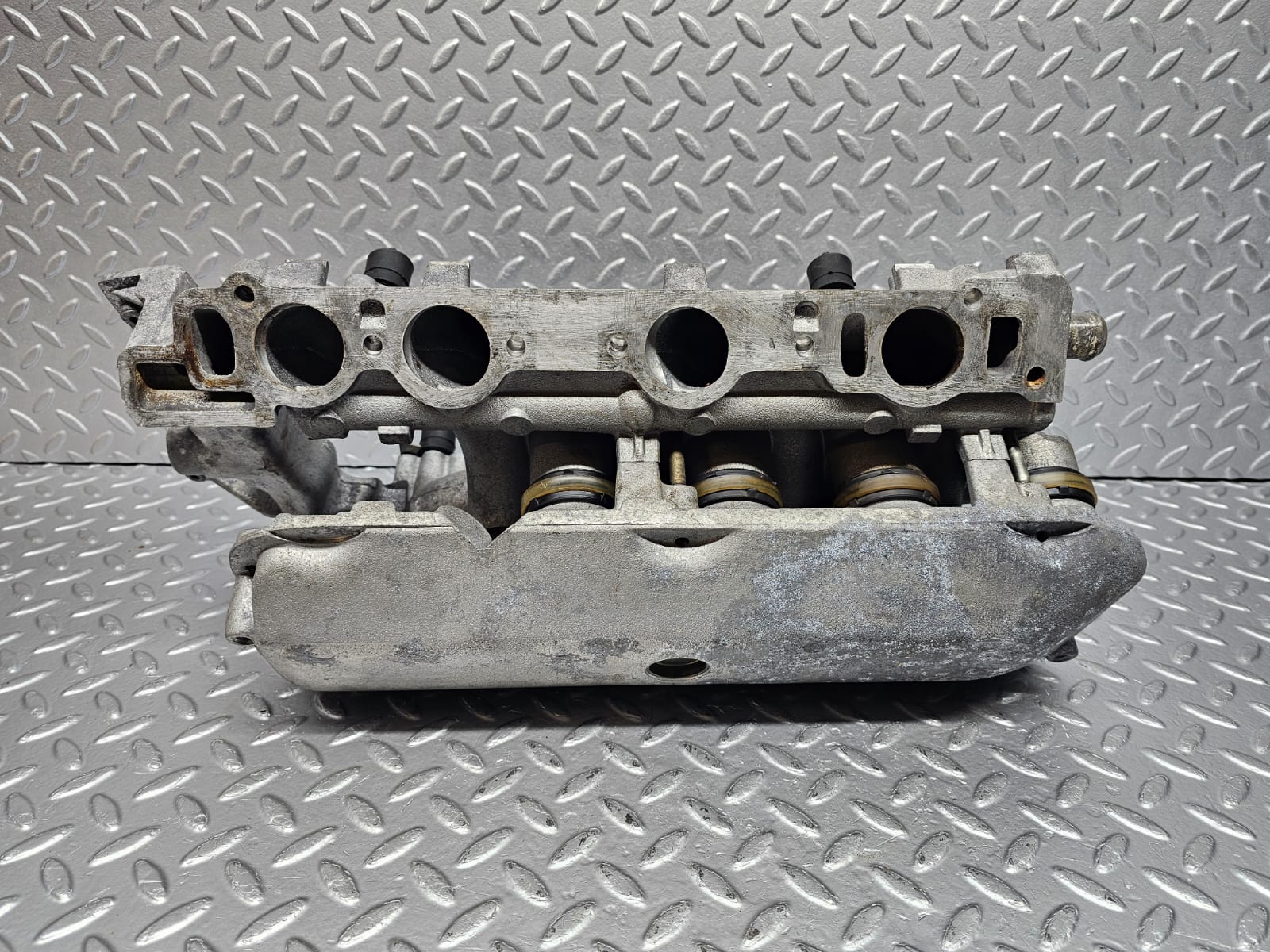 2573 Mercedes-Benz W116 350SE Air Intake Manifold Throttle 1161414301