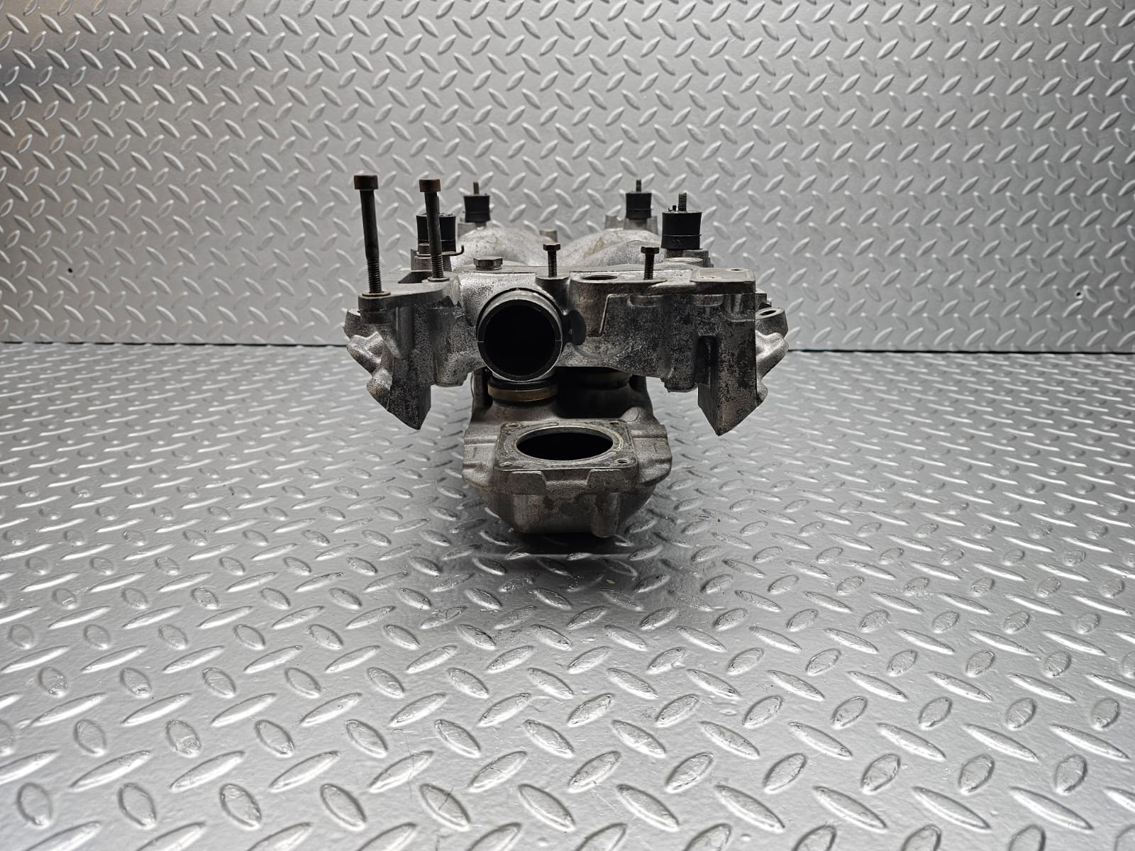 2573 Mercedes-Benz W116 350SE Air Intake Manifold Throttle 1161414301