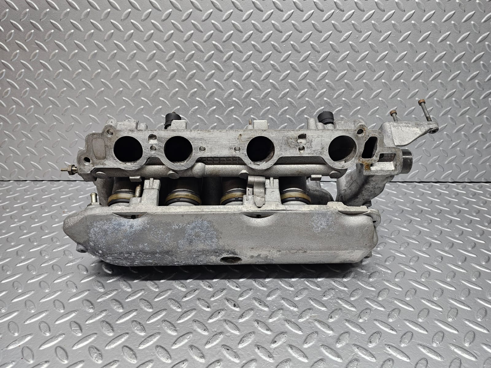 2573 Mercedes-Benz W116 350SE Air Intake Manifold Throttle 1161414301