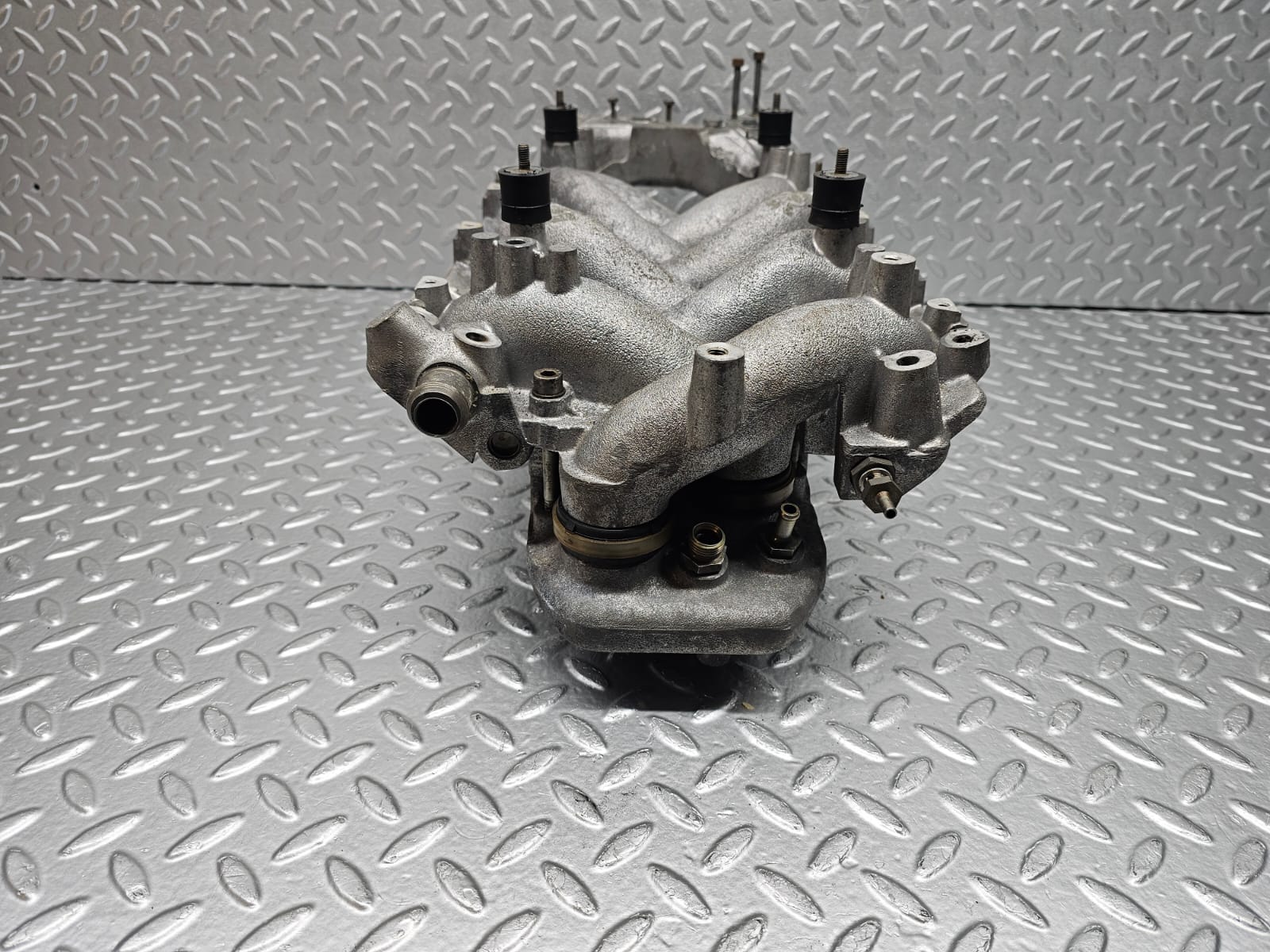 2573 Mercedes-Benz W116 350SE Air Intake Manifold Throttle 1161414301