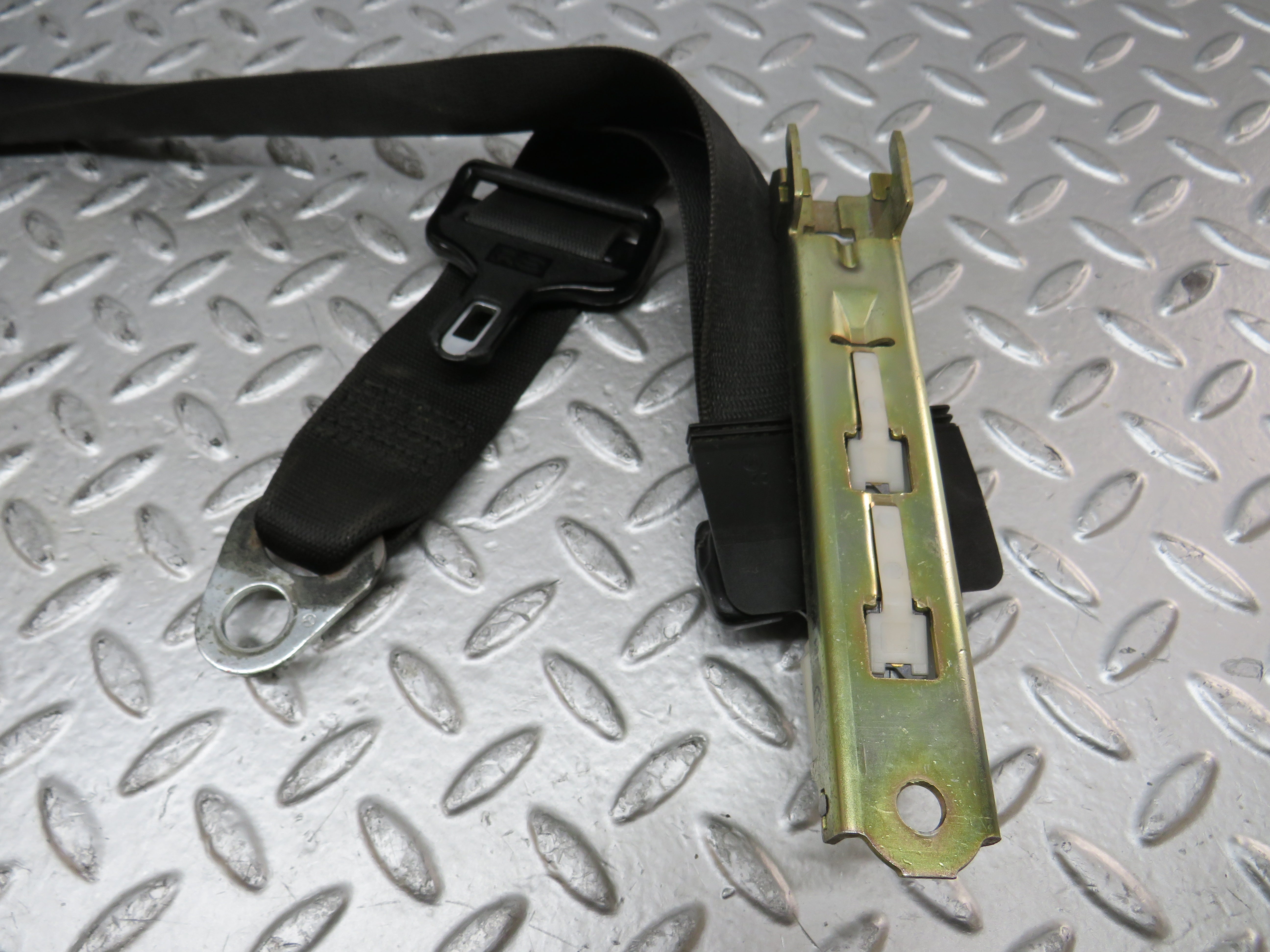 27818 Mercedes-Benz S124 300TE Wagon Front Right Seat Belt 1248602206