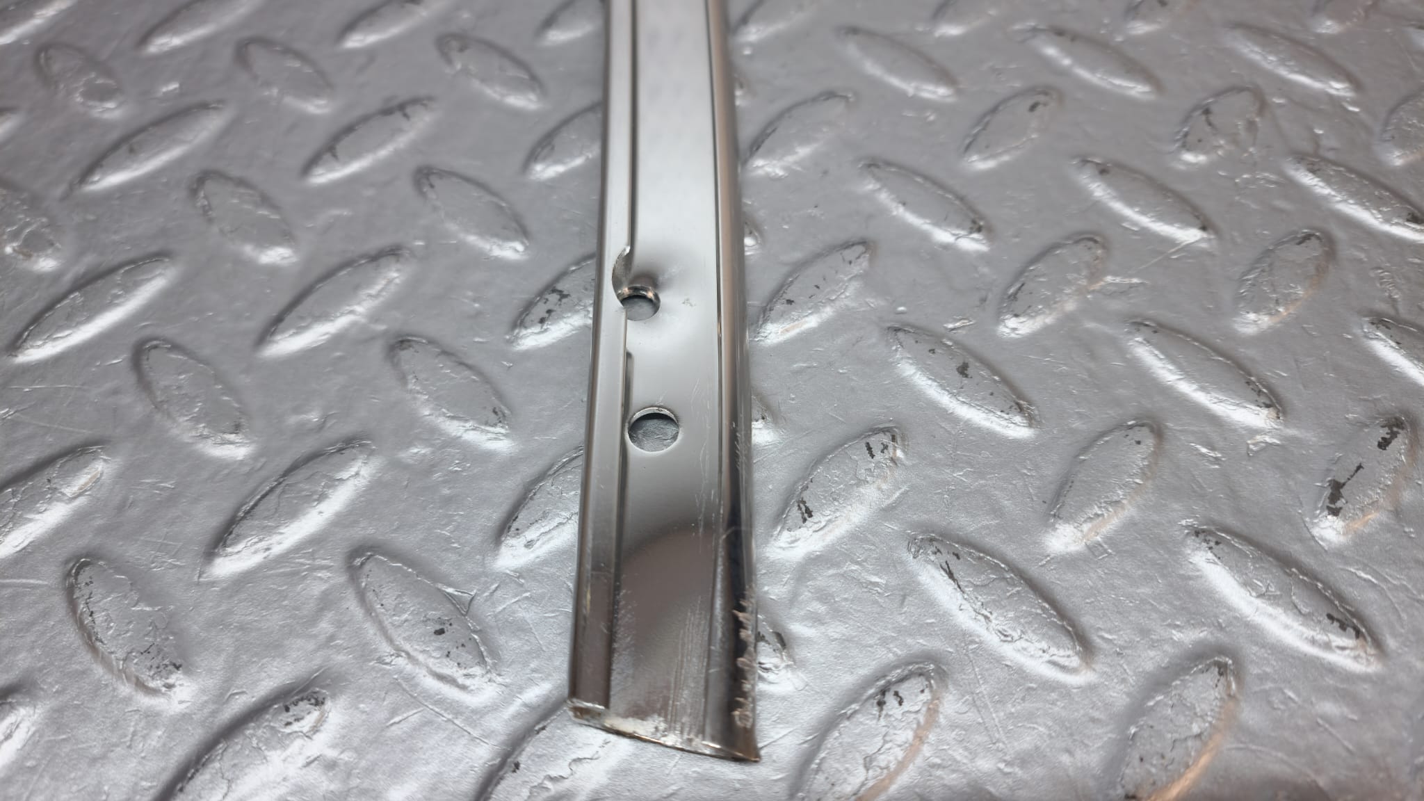 40146 Mercedes-Benz R107 350SL Hardtop B Pillar Chrome Trim Right Side