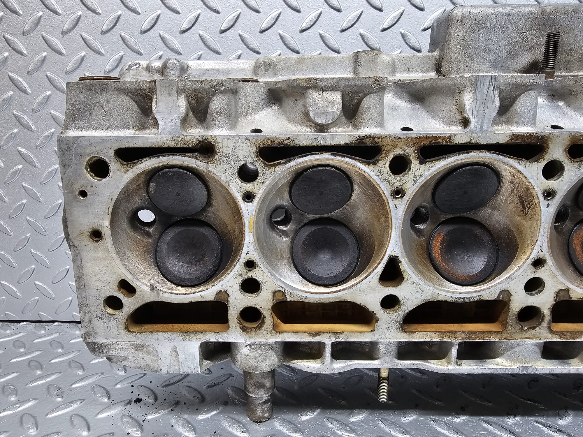 28160 Mercedes-Benz W123 280E Cylinder Head 1100161901