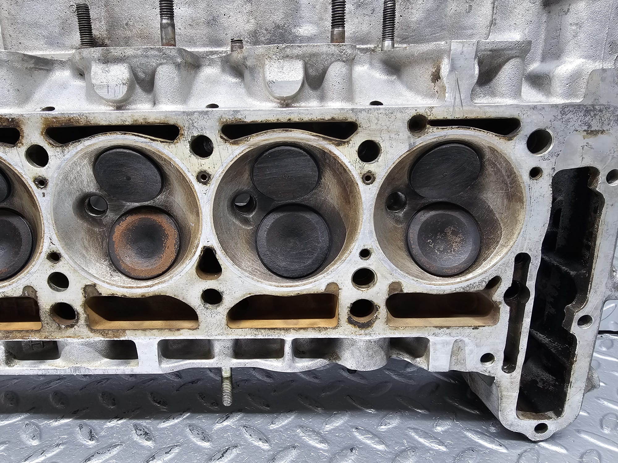28160 Mercedes-Benz W123 280E Cylinder Head 1100161901