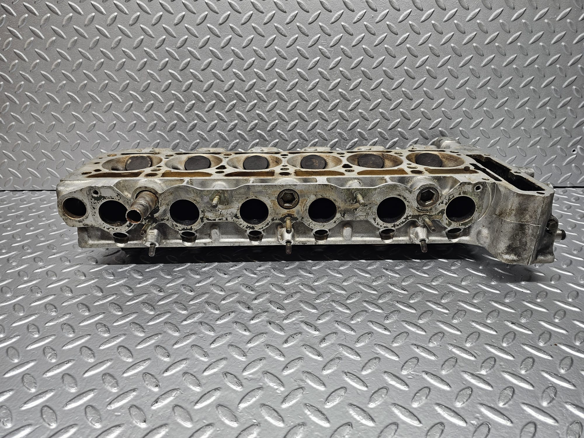28160 Mercedes-Benz W123 280E Cylinder Head 1100161901