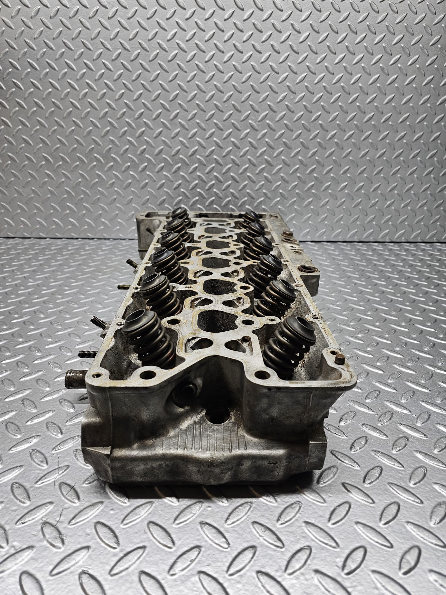 28160 Mercedes-Benz W123 280E Cylinder Head 1100161901