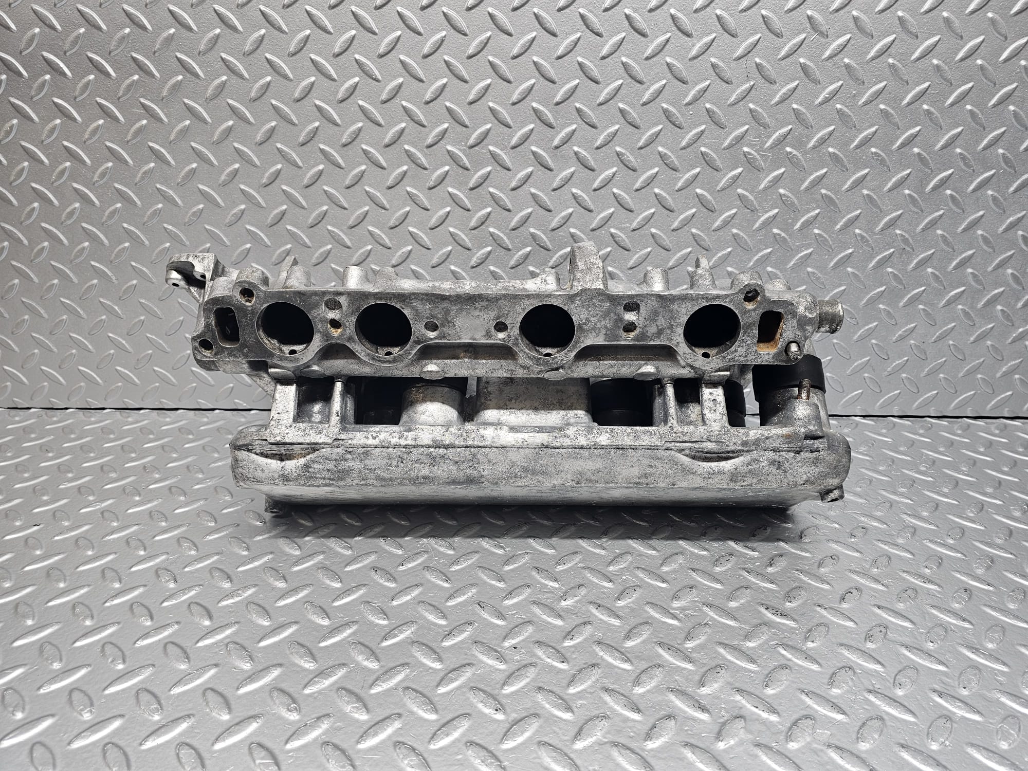 32861 Mercedes-Benz C107 R107 350 V8 Air Intake Manifold 1161412501