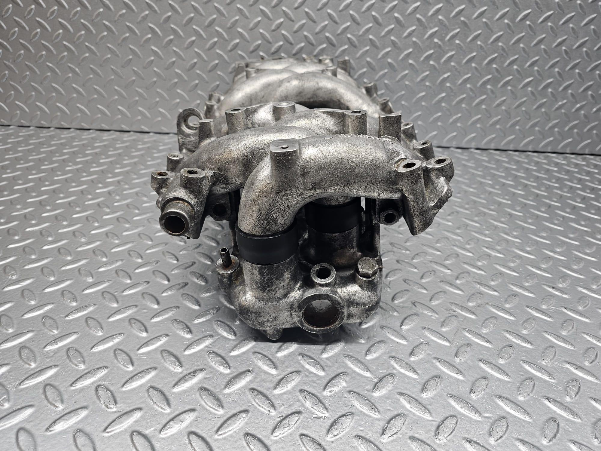 32861 Mercedes-Benz C107 R107 350 V8 Air Intake Manifold 1161412501