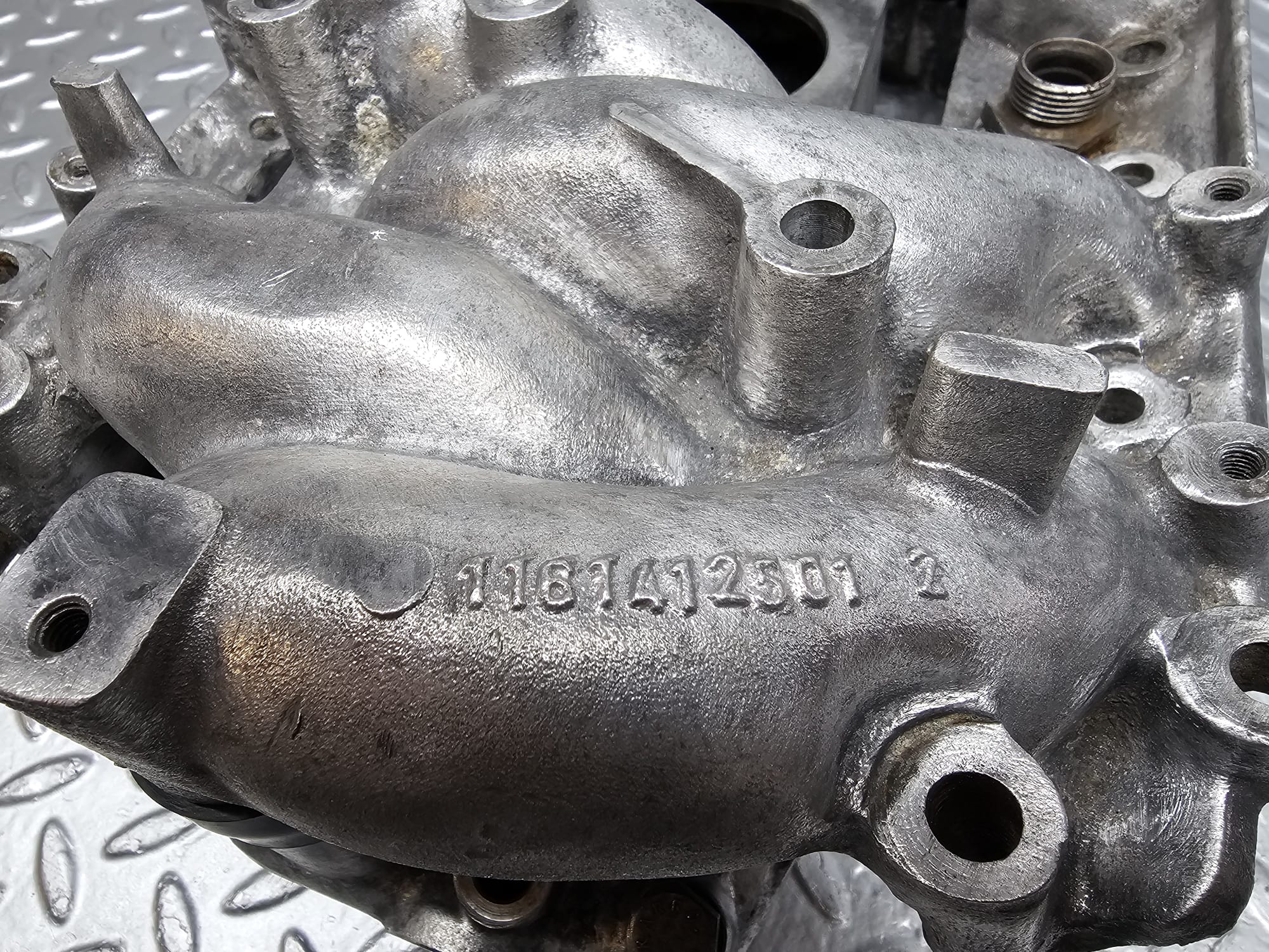 32861 Mercedes-Benz C107 R107 350 V8 Air Intake Manifold 1161412501