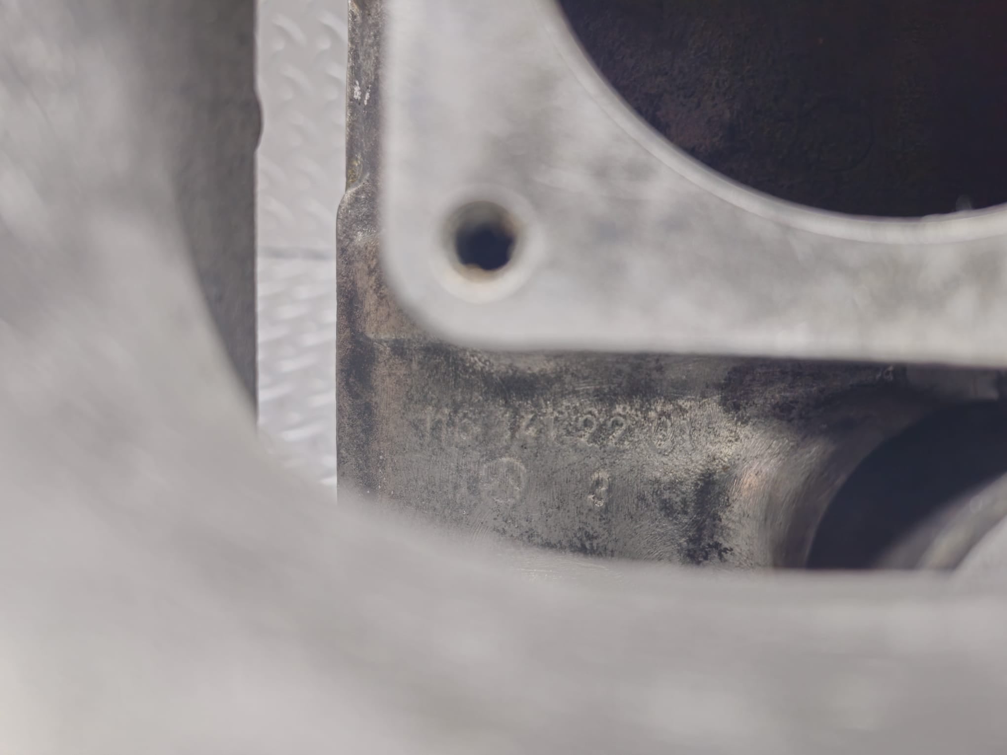 32861 Mercedes-Benz C107 R107 350 V8 Air Intake Manifold 1161412501