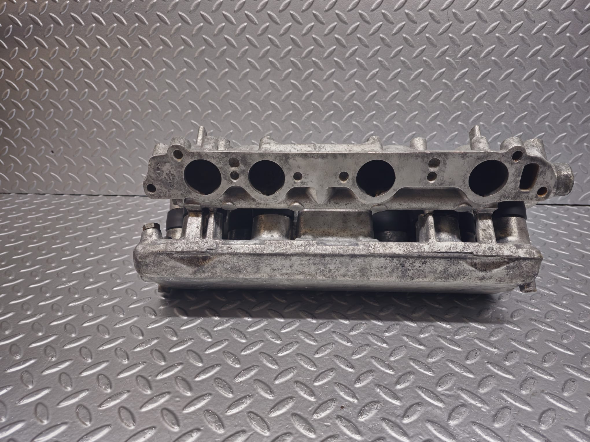 32861 Mercedes-Benz C107 R107 350 V8 Air Intake Manifold 1161412501