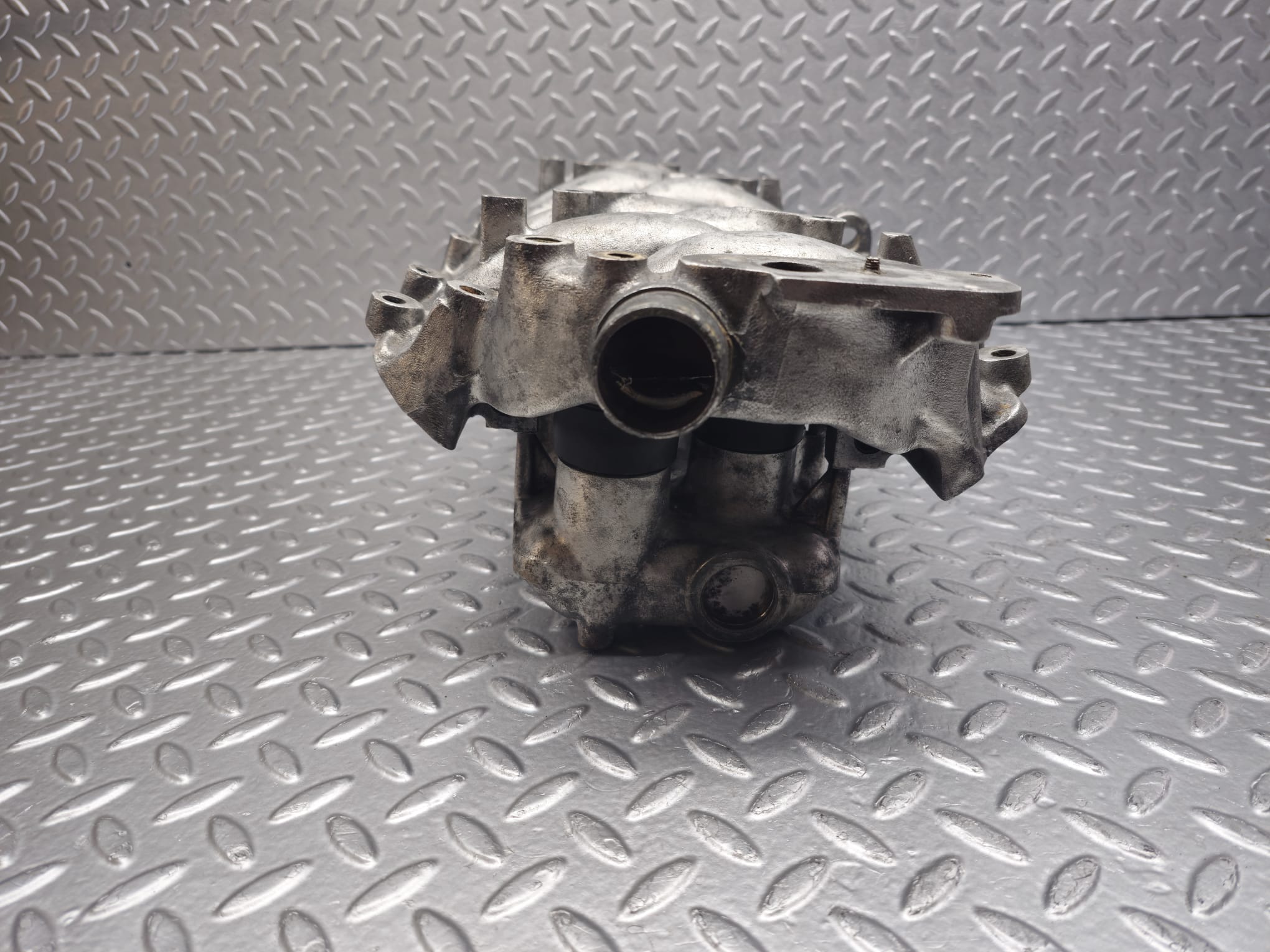 32861 Mercedes-Benz C107 R107 350 V8 Air Intake Manifold 1161412501