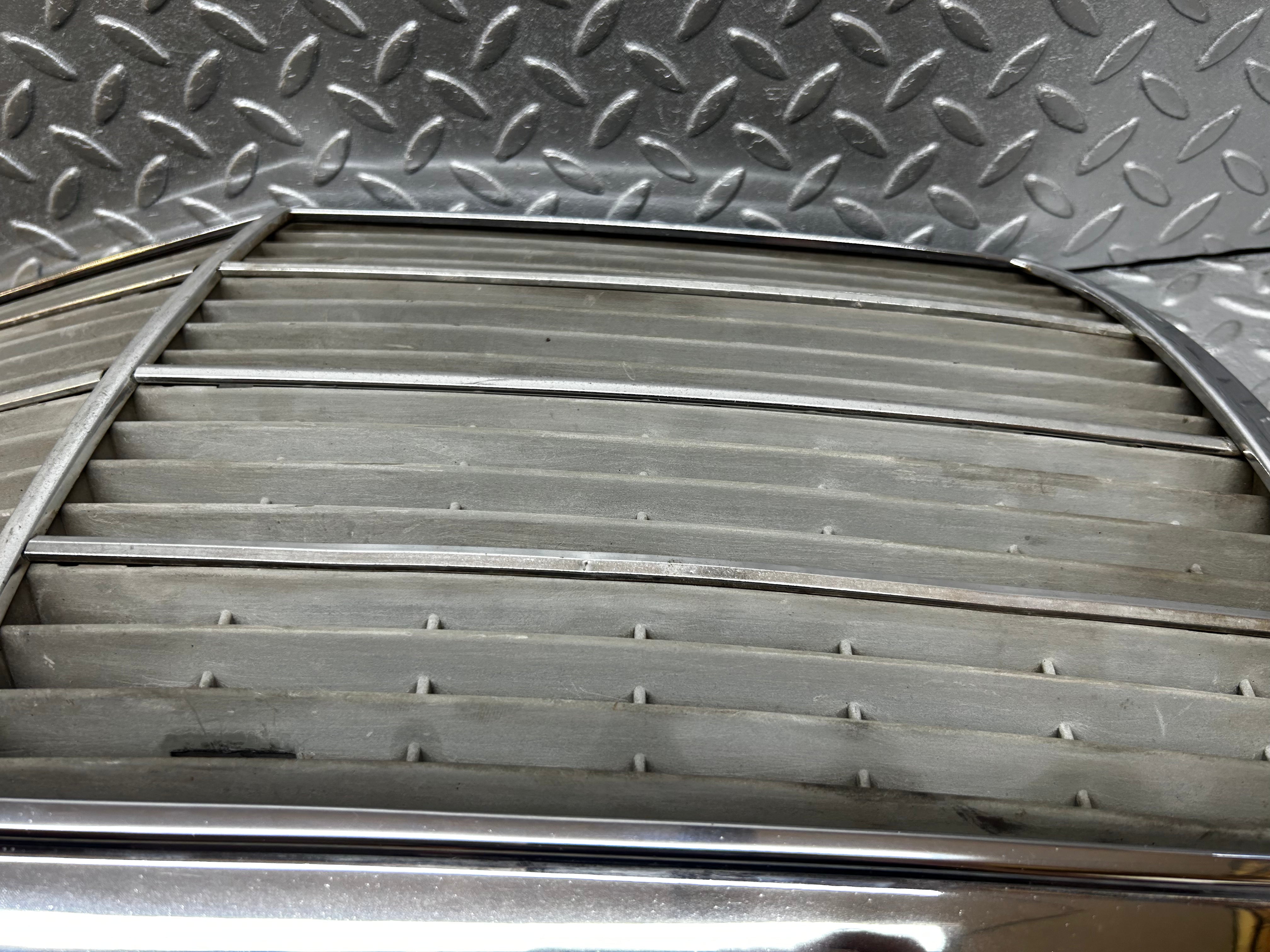 31899 Mercedes-Benz W123 Bonnet Grill Chrome 1238880923