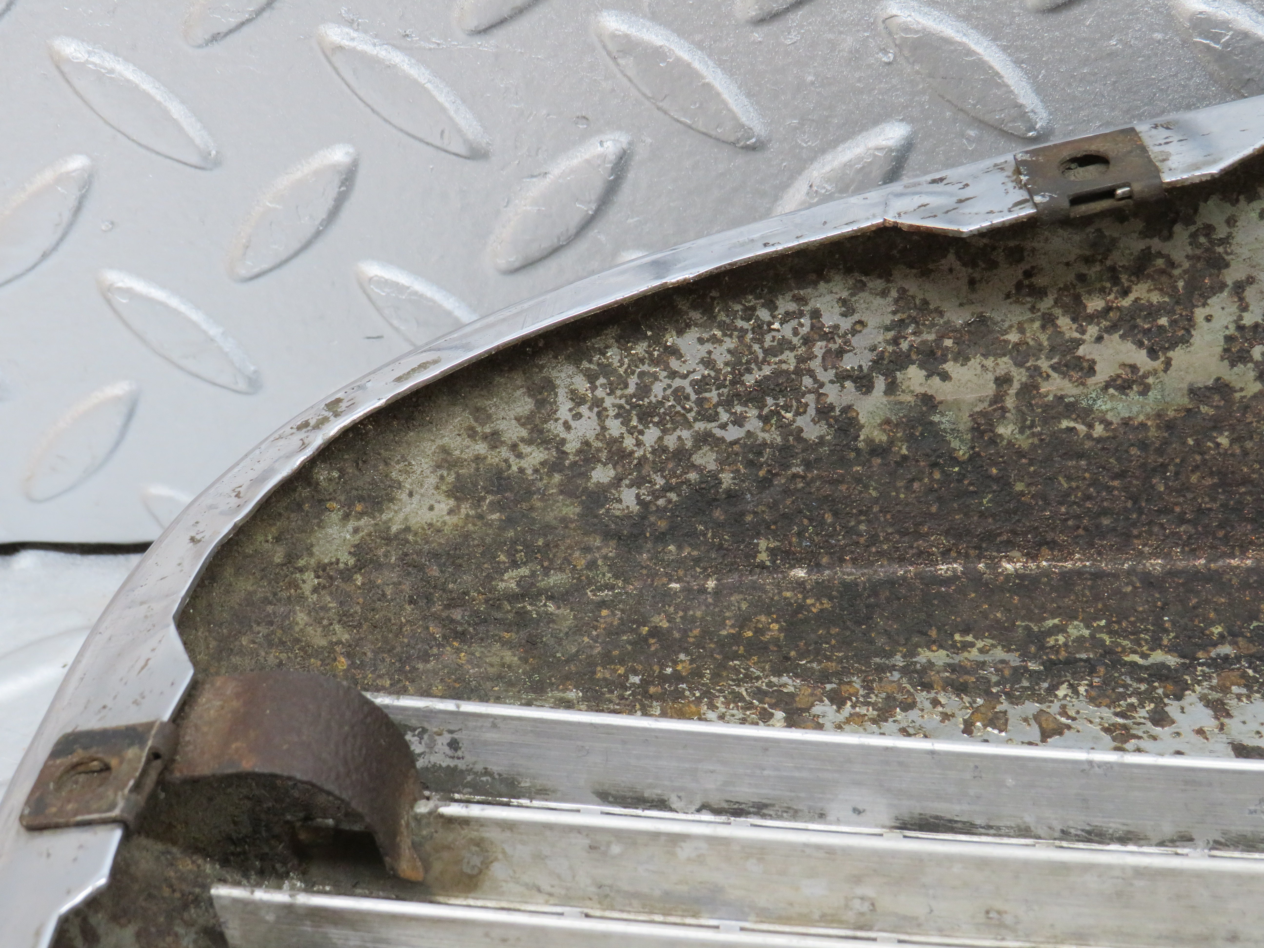 35837 Mercedes-Benz W108 Bonnet Grill Chrome