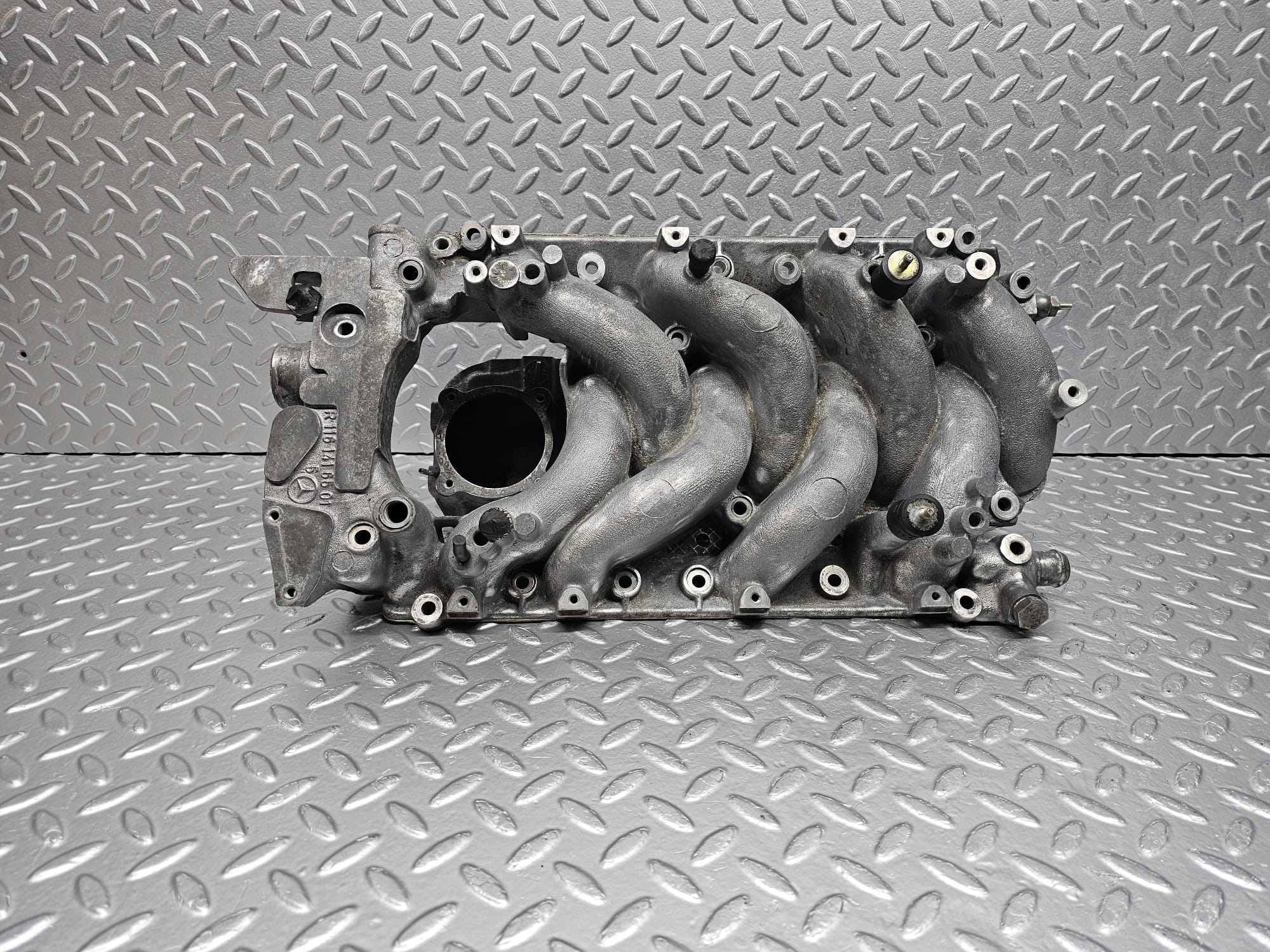 36321 Mercedes-Benz W126 420SE Air Intake Manifold 1161416801 1161416501