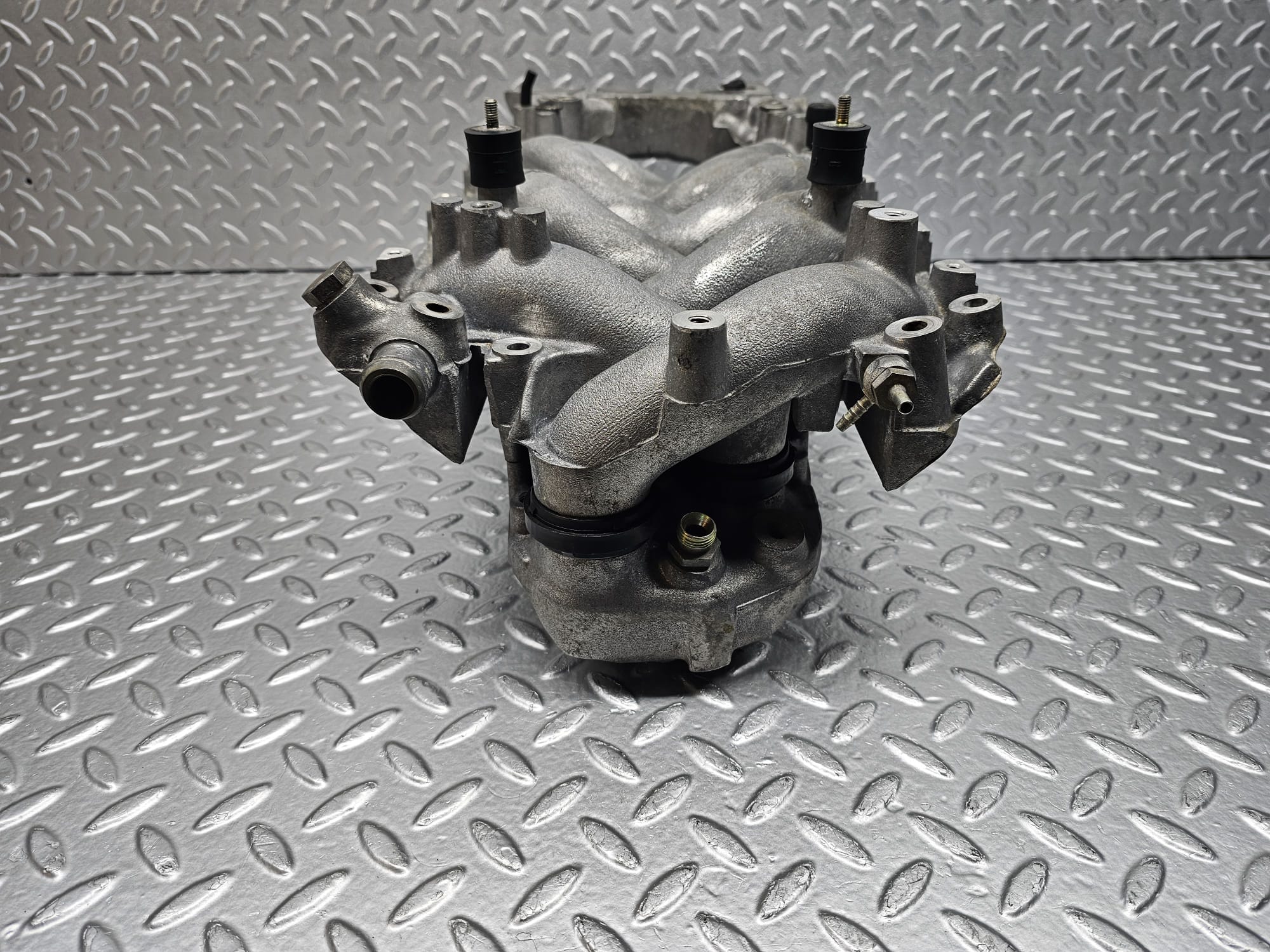 36321 Mercedes-Benz W126 420SE Air Intake Manifold 1161416801 1161416501