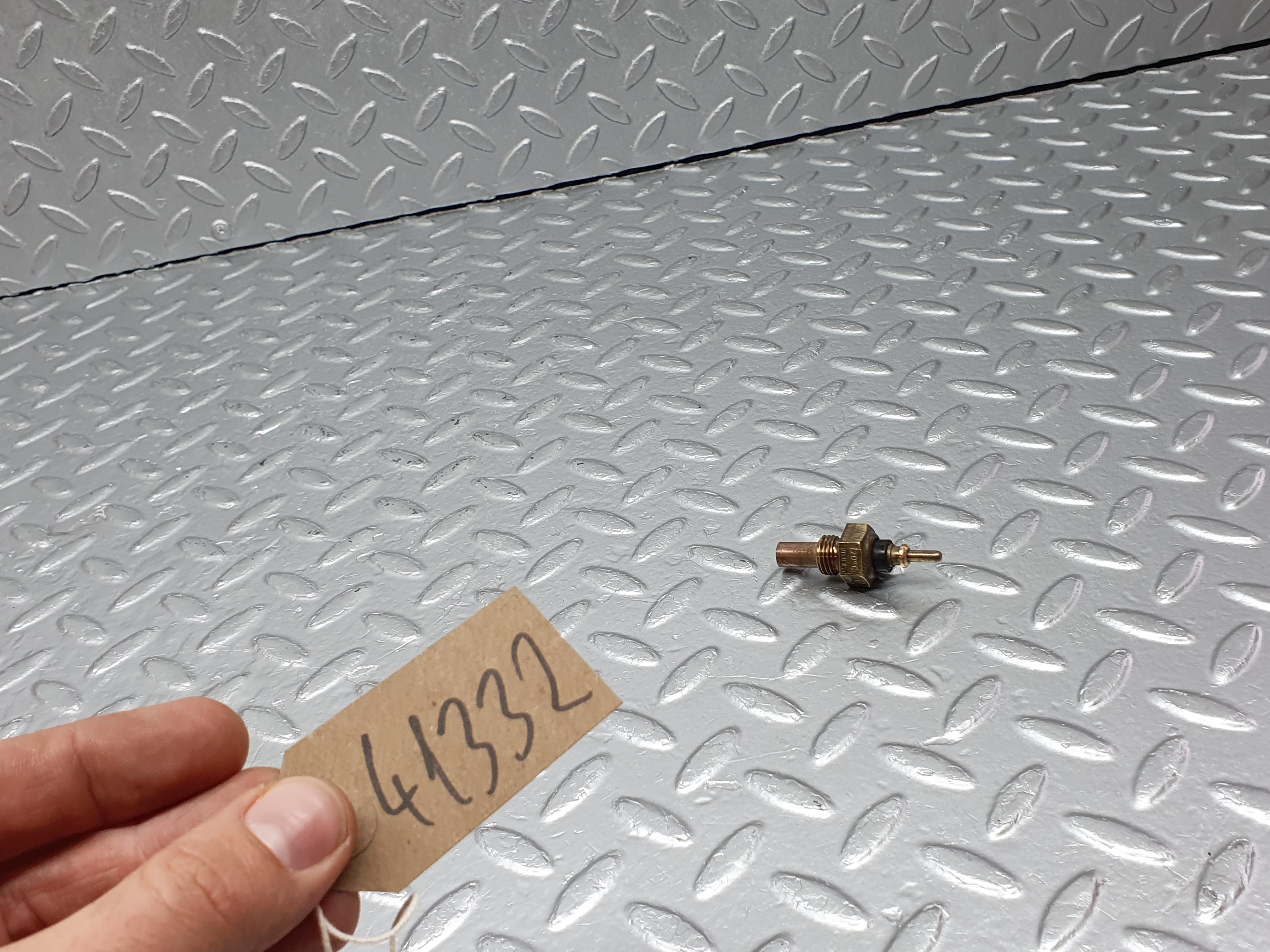 41332 Mercedes-Benz W123 280E Coolant Temperature Sensor Beru 0055422617