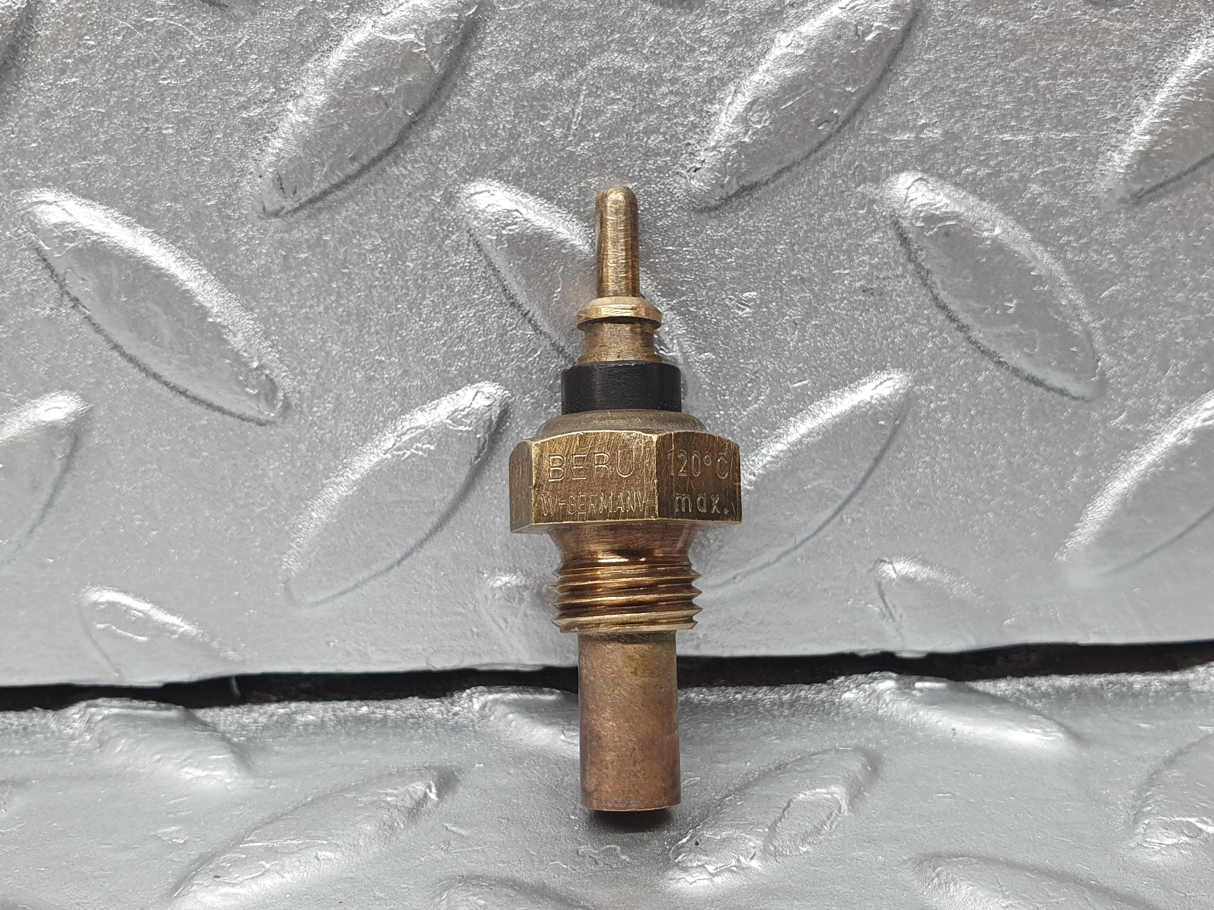 41332 Mercedes-Benz W123 280E Coolant Temperature Sensor Beru 0055422617