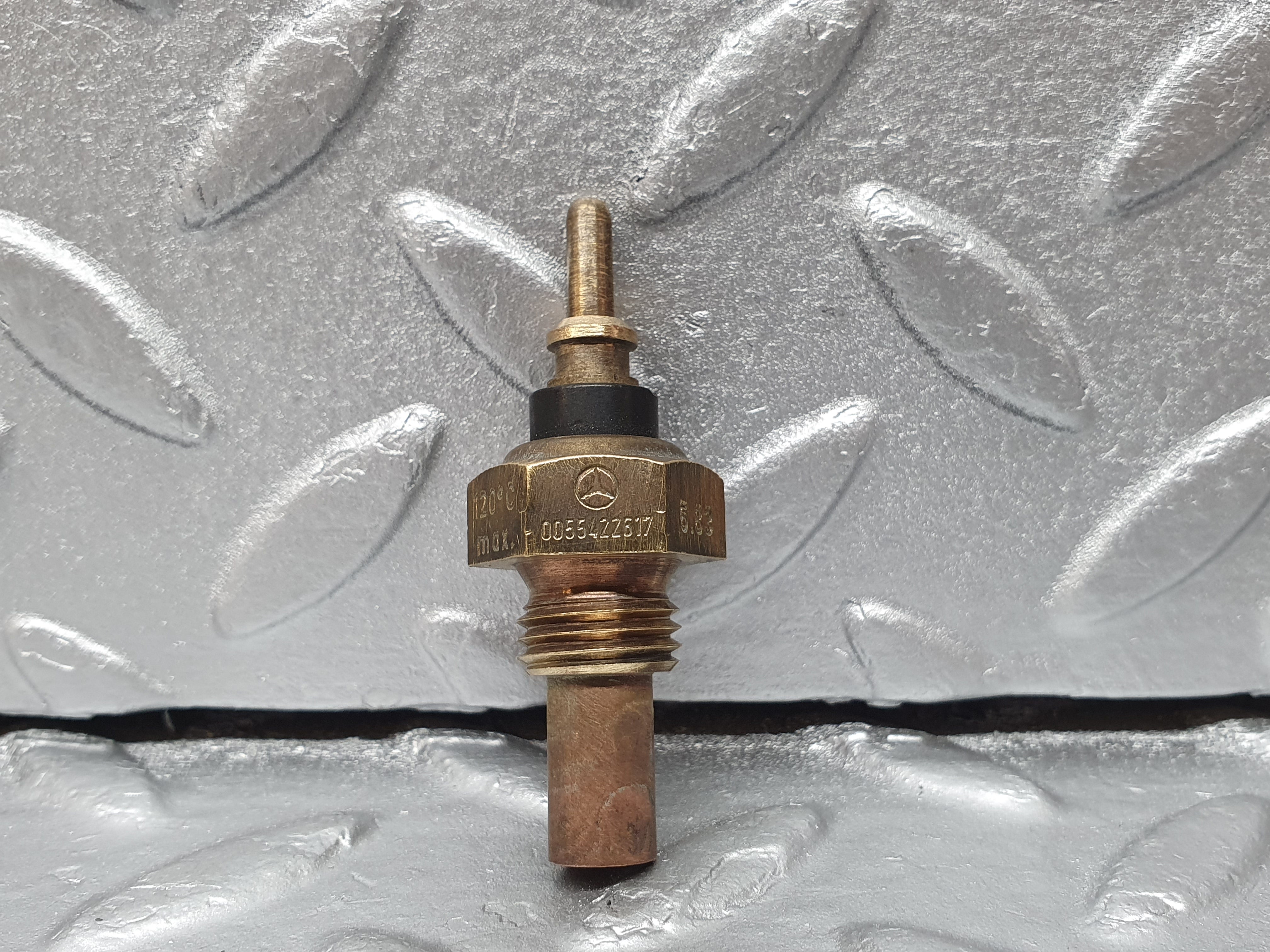 41332 Mercedes-Benz W123 280E Coolant Temperature Sensor Beru 0055422617