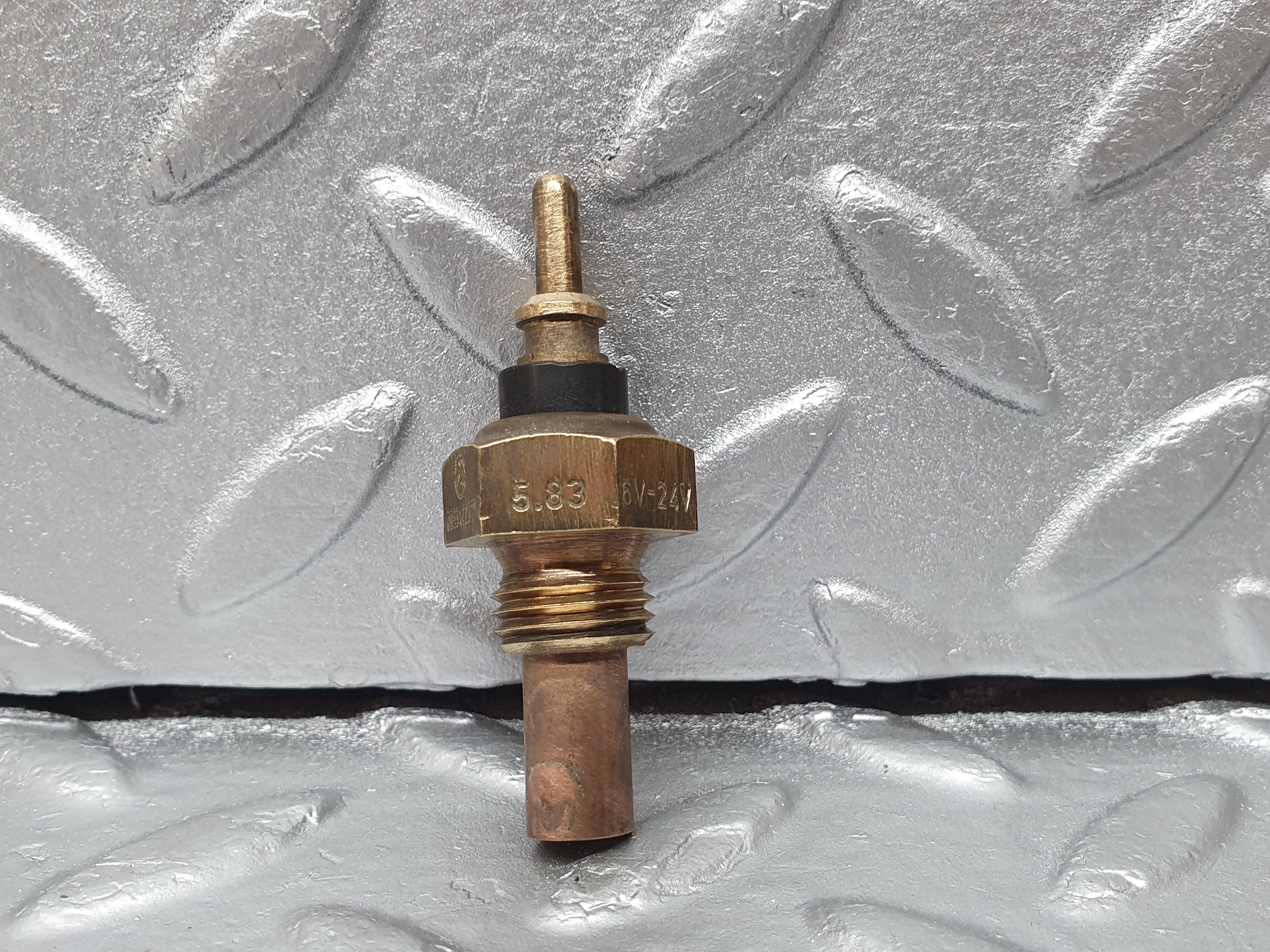 41332 Mercedes-Benz W123 280E Coolant Temperature Sensor Beru 0055422617
