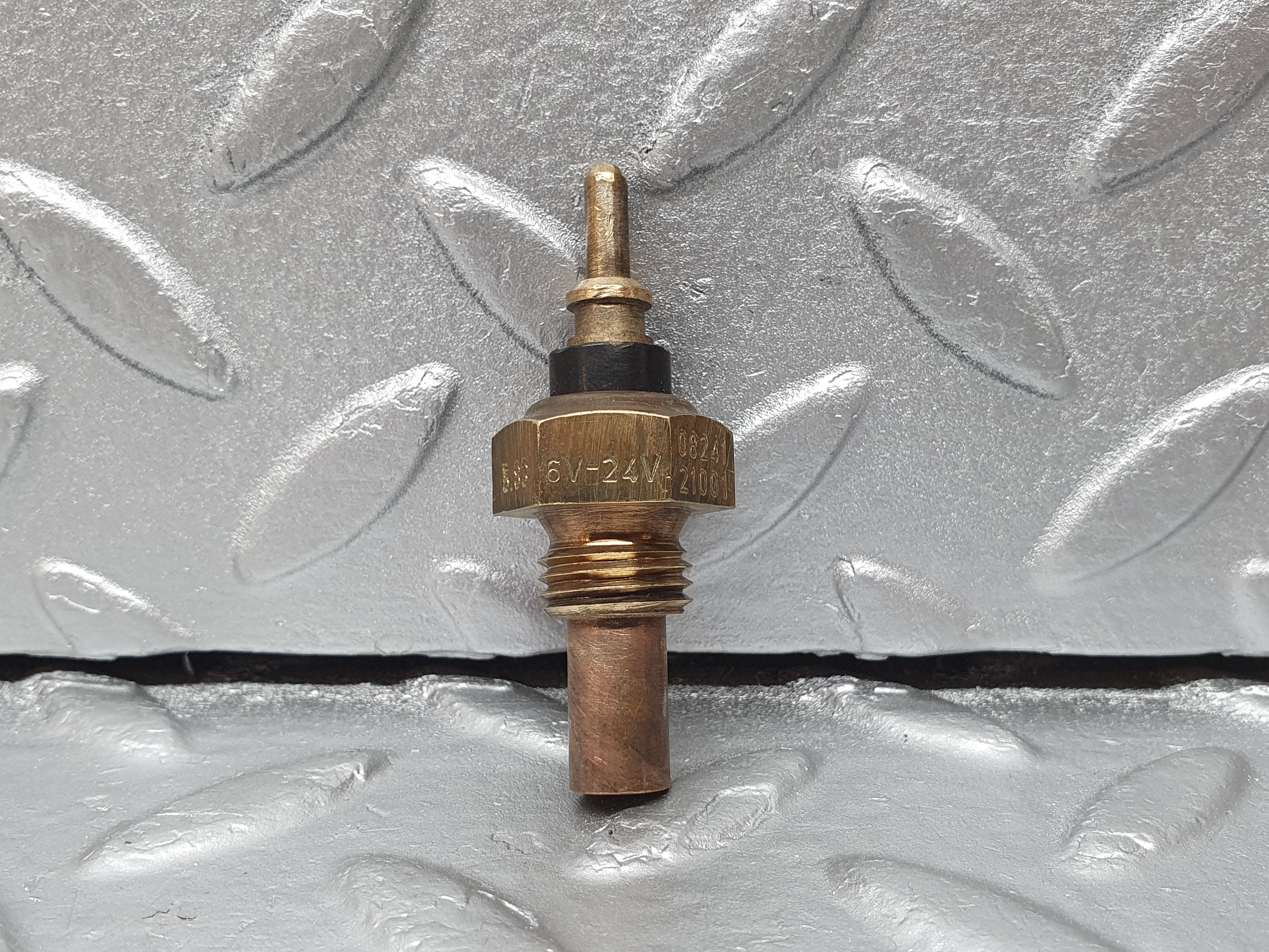 41332 Mercedes-Benz W123 280E Coolant Temperature Sensor Beru 0055422617