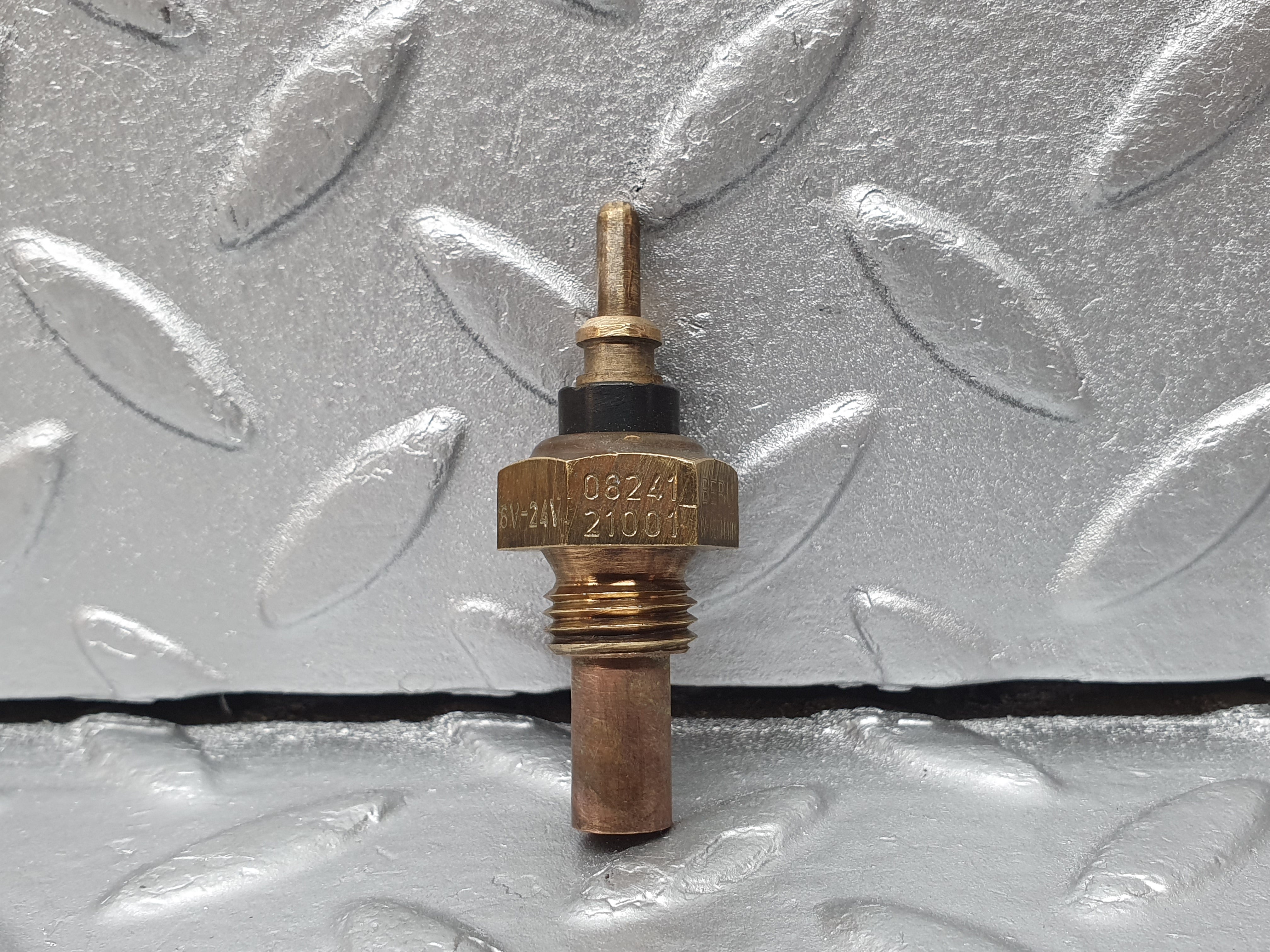 41332 Mercedes-Benz W123 280E Coolant Temperature Sensor Beru 0055422617