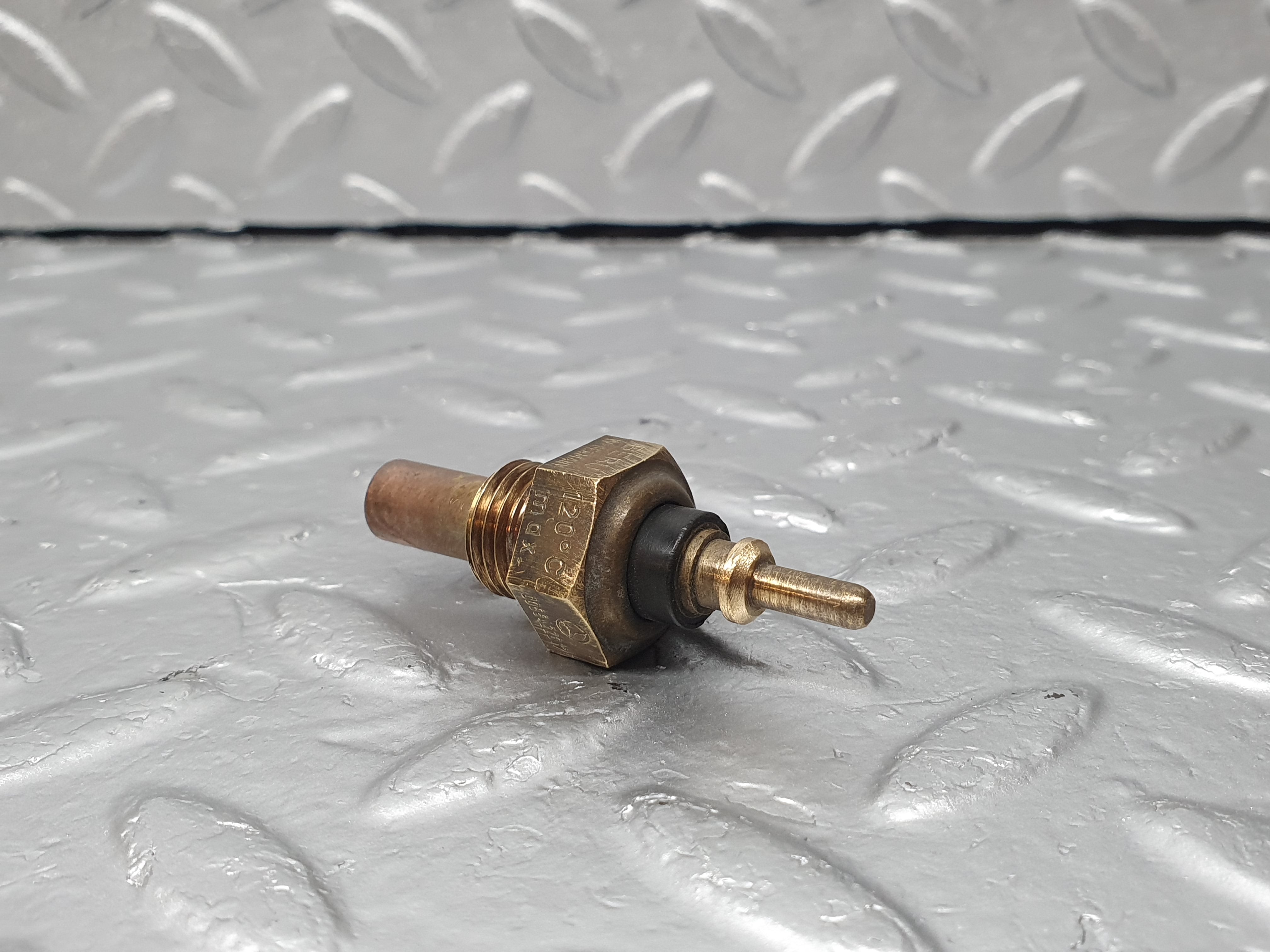 41332 Mercedes-Benz W123 280E Coolant Temperature Sensor Beru 0055422617