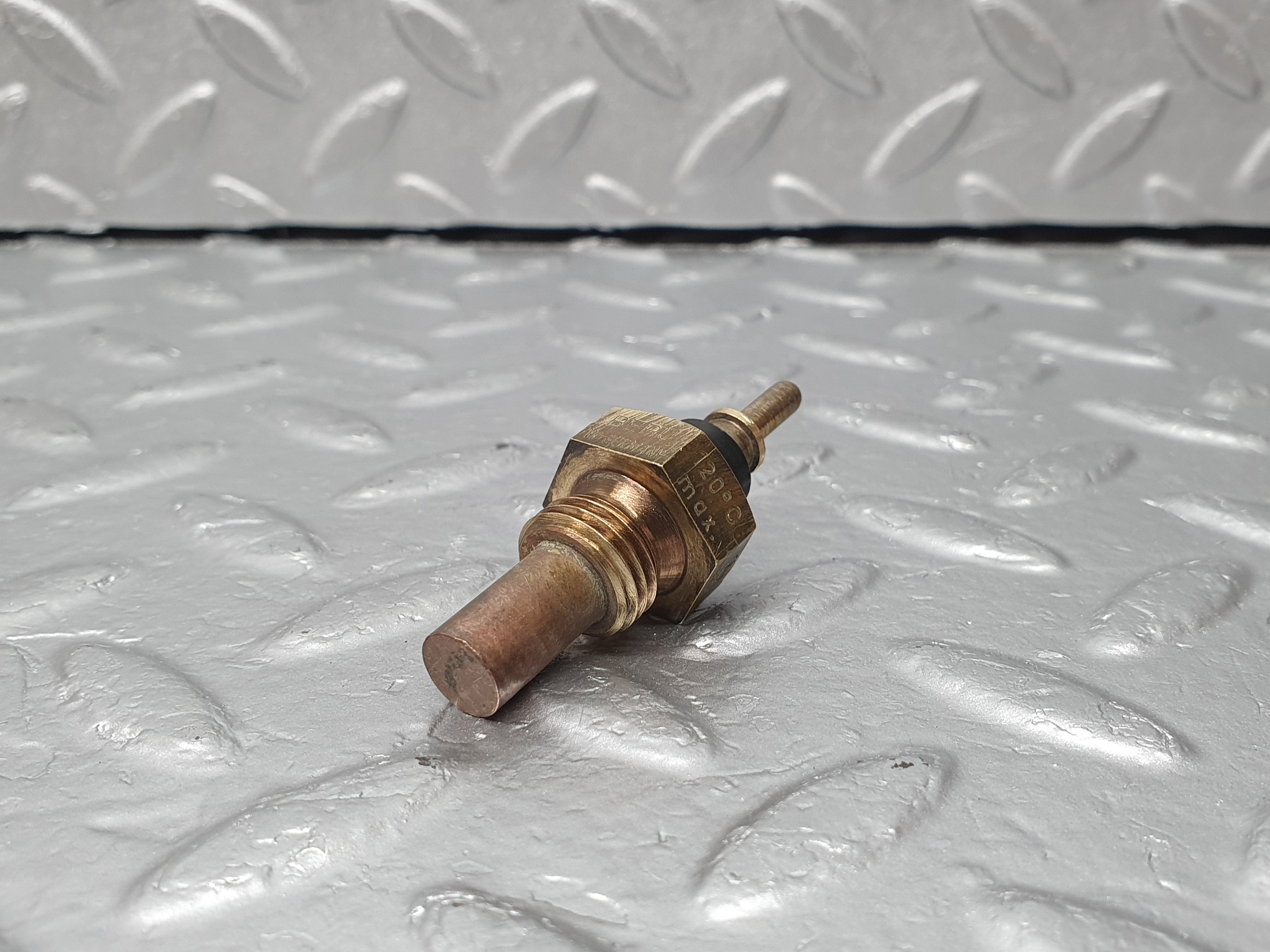 41332 Mercedes-Benz W123 280E Coolant Temperature Sensor Beru 0055422617