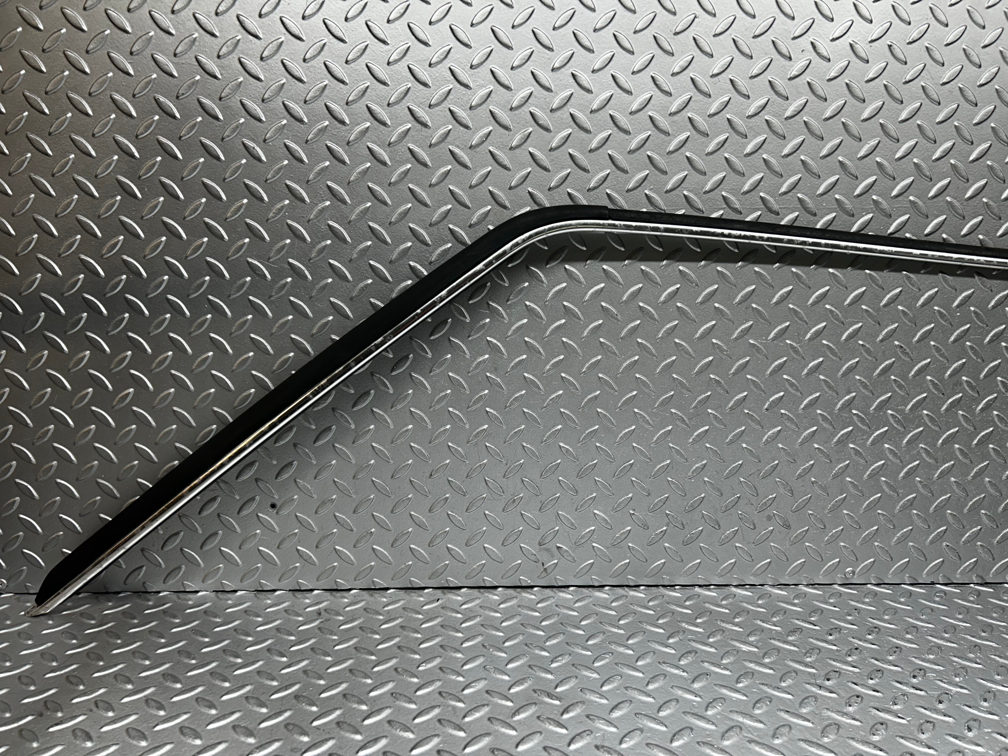 7810 Mercedes-Benz S123 230TE Wagon Roof Chrome Trim Left Side