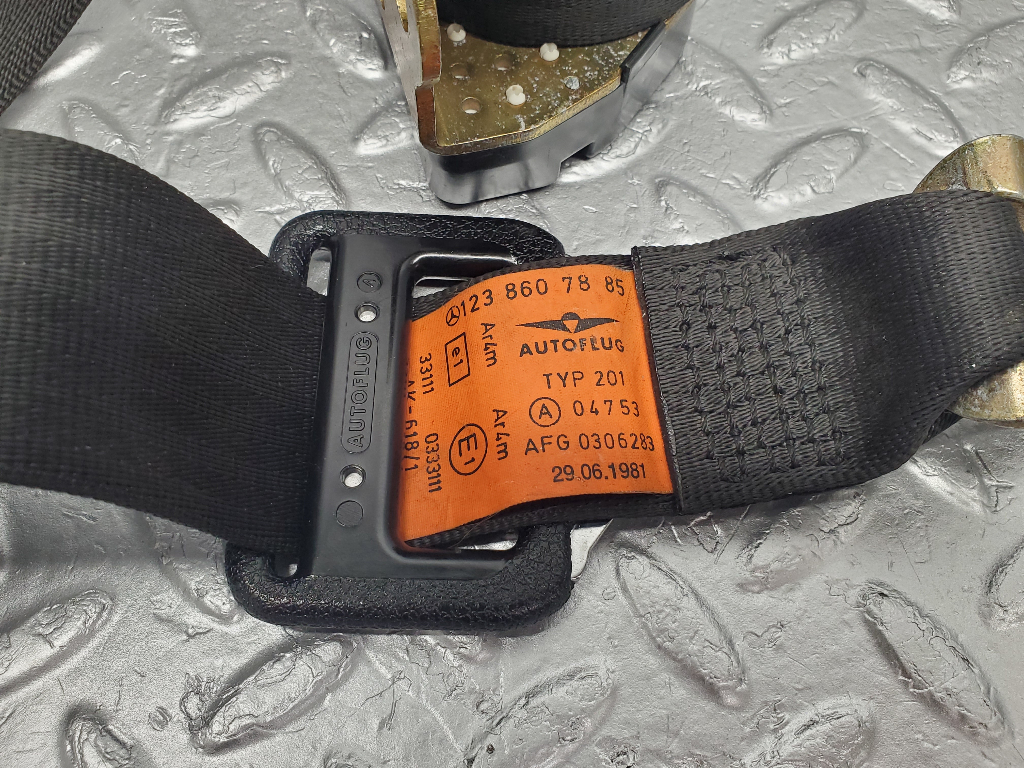 46388 Mercedes-Benz C123 280CE Coupe Rear Seat Belt Set With Buckles 1238604969 1238607885 1238607185