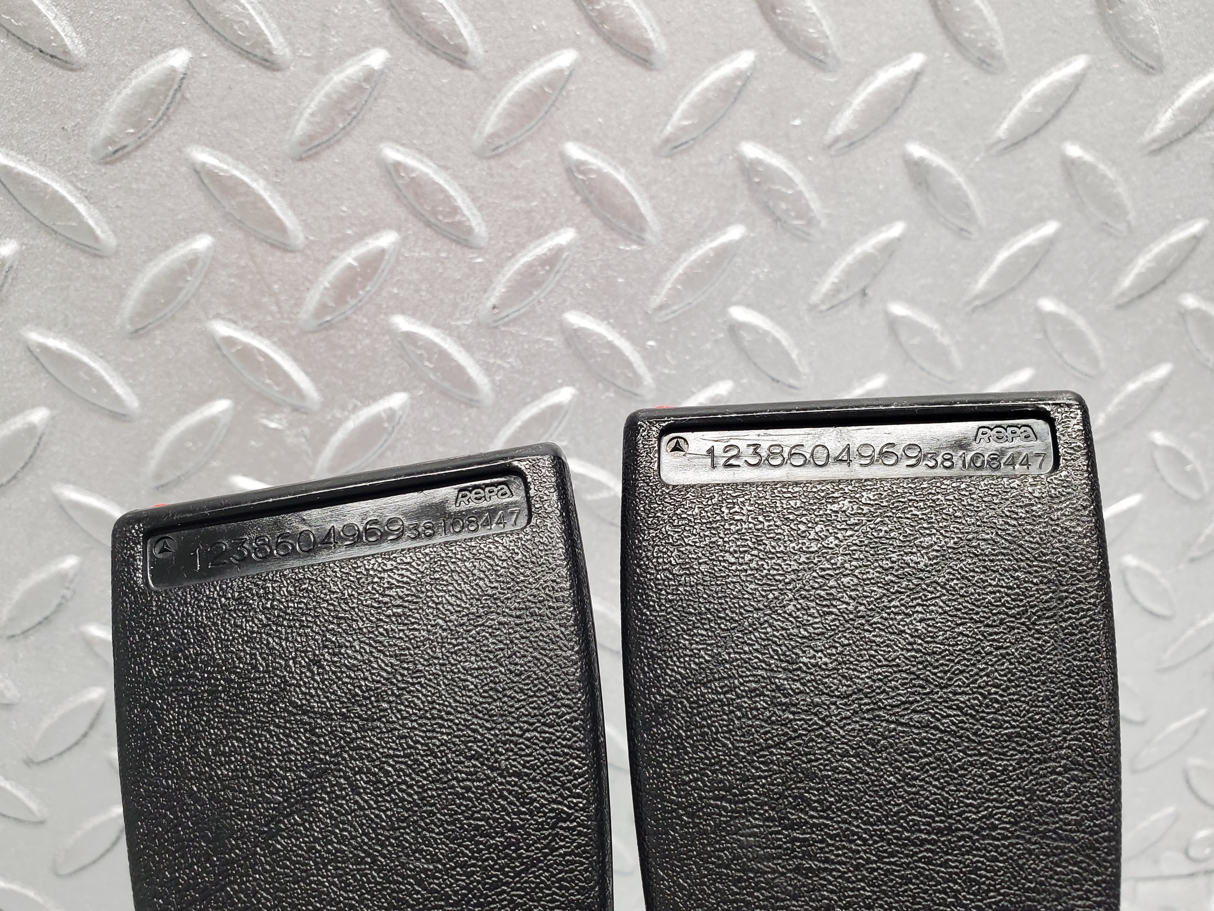 46388 Mercedes-Benz C123 280CE Coupe Rear Seat Belt Set With Buckles 1238604969 1238607885 1238607185